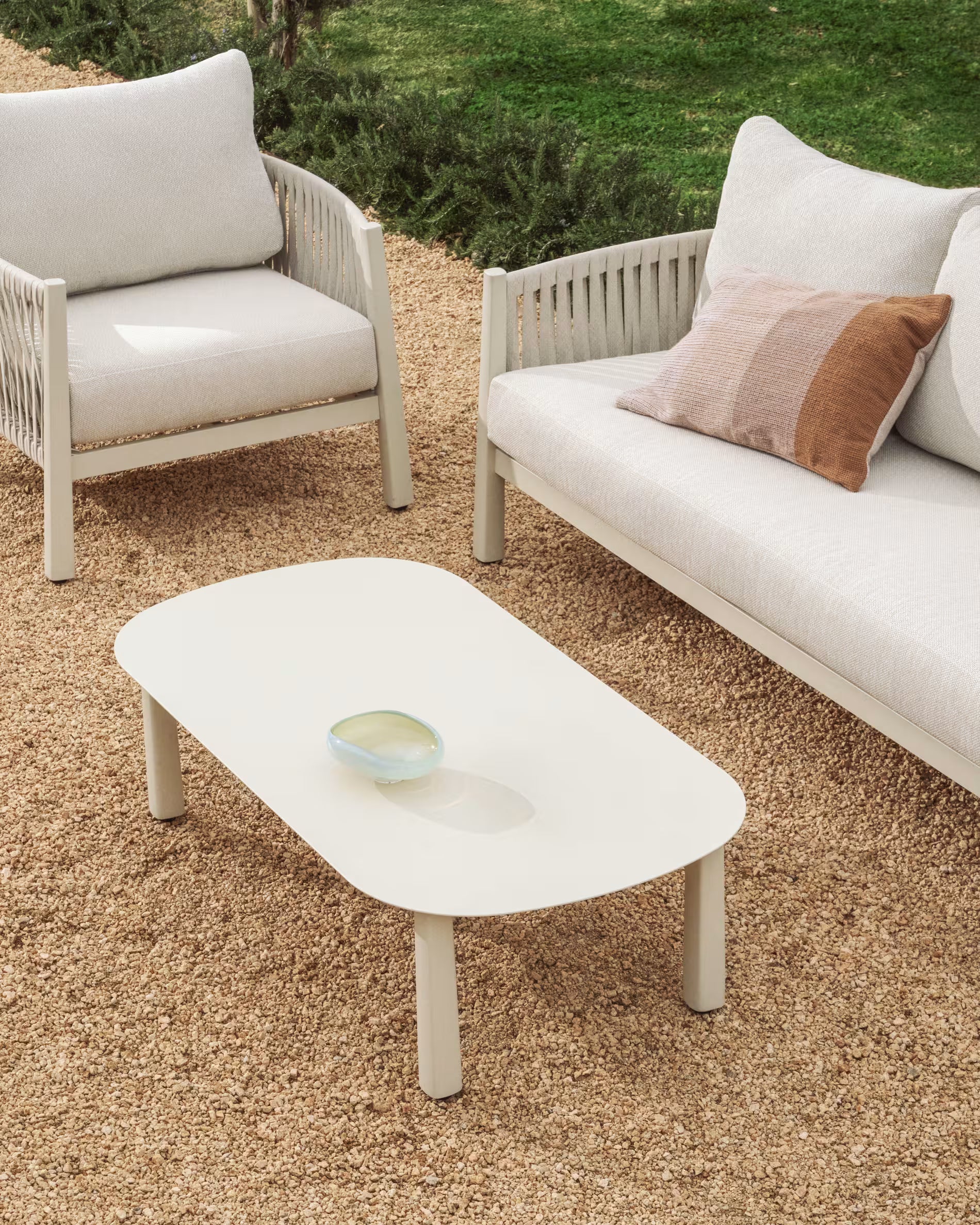 Beige ALERIA tuinset met lichte basis