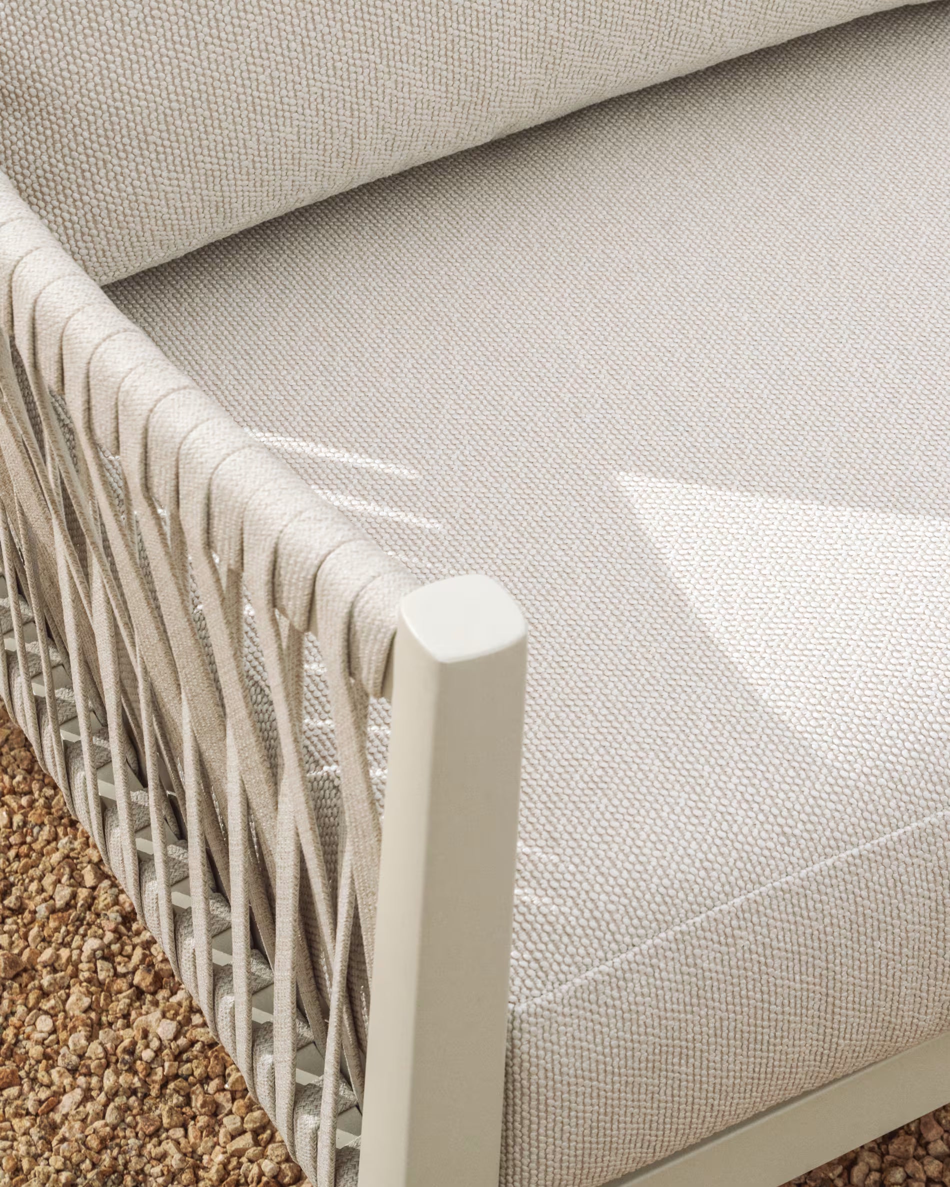 Beige ALERIA tuinset met lichte basis