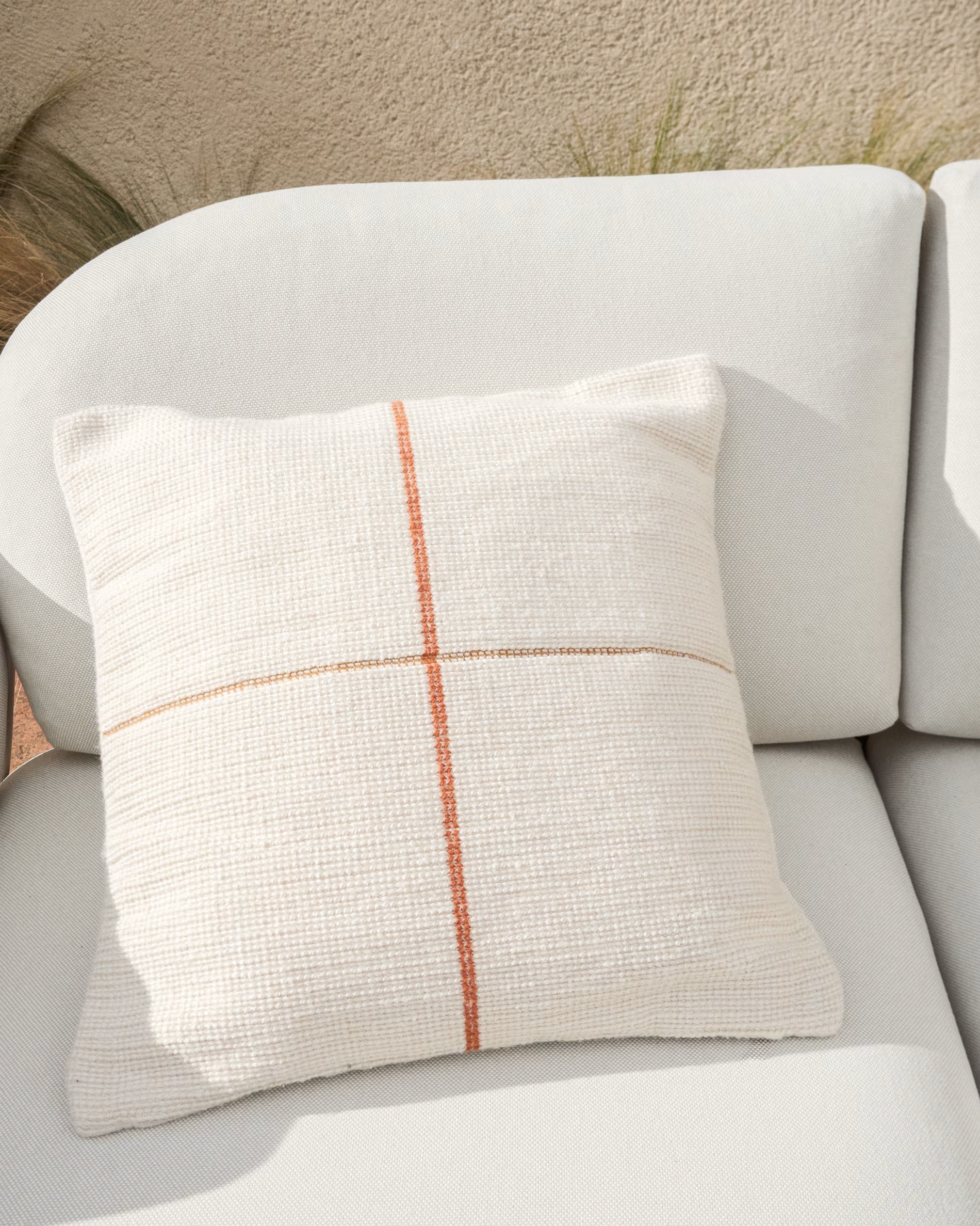 Sierkussen ATIMA beige met oranje