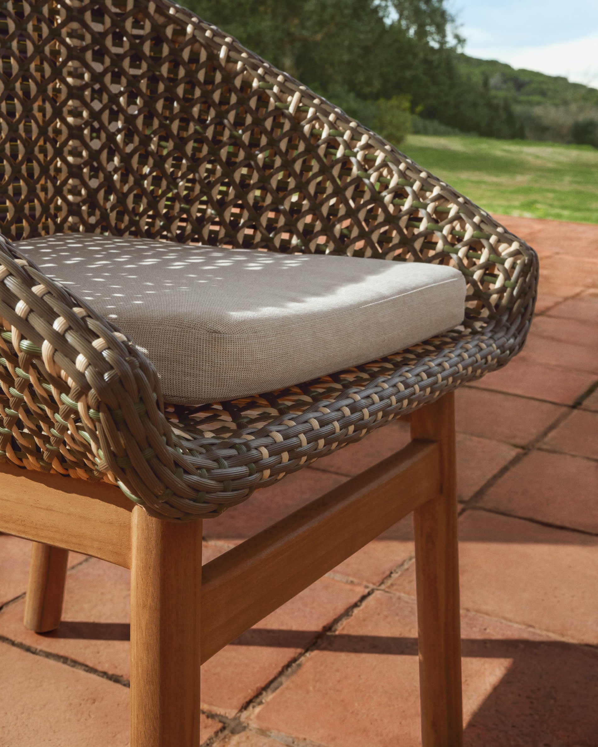 Gartenstuhl OLBIA aus synthetischem Rattan und Teakholz