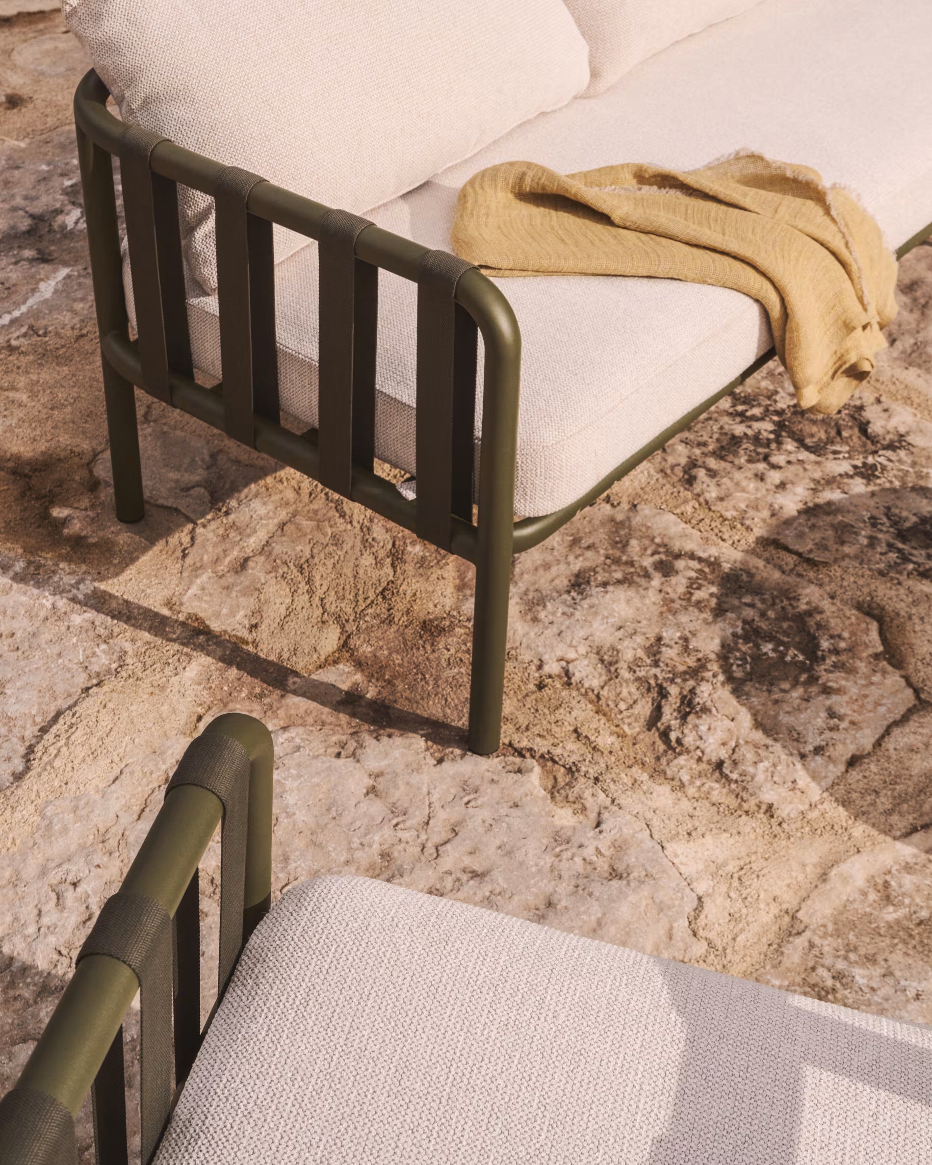 Tuinset OMALA lichtbeige met groene basis