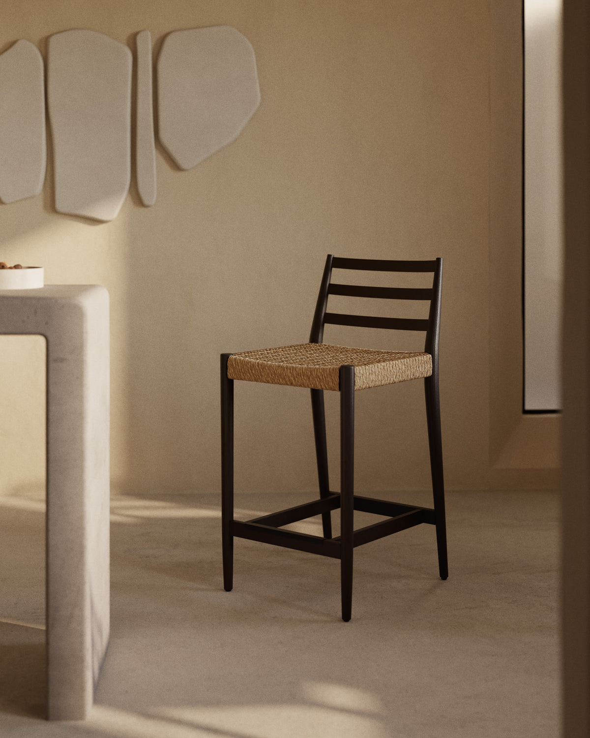 Hoker z oparciem ANALY czarny dąb z siedziskiem z liny – ujęcie 2