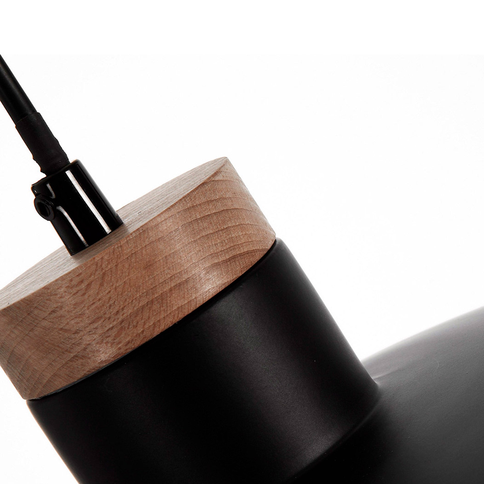 Lampa wisząca GOTRAM czarny La Forma    Eye on Design