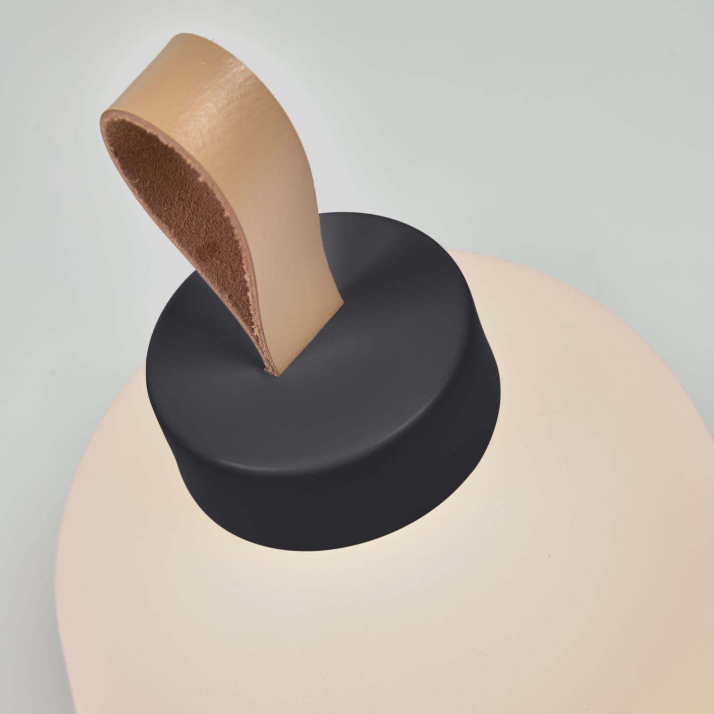 Lampa akumulatorowa UDIYA czarny La Forma    Eye on Design