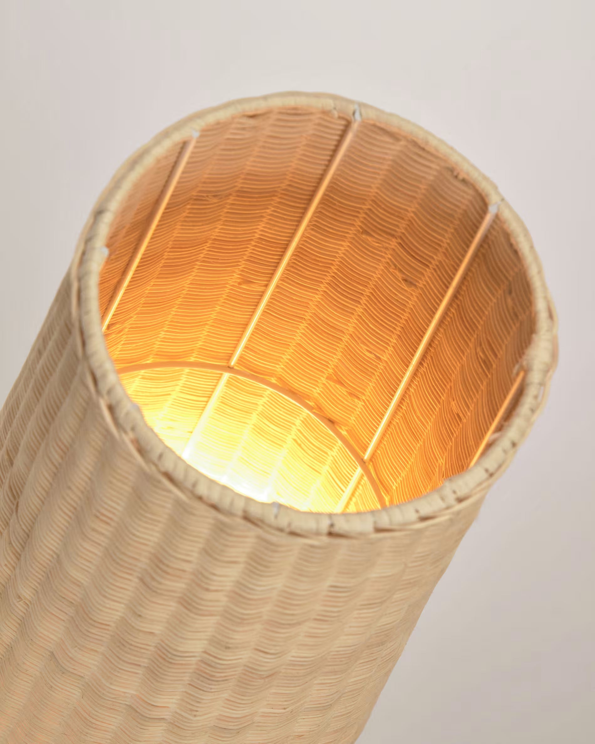 Vloerlamp KAMARIA van riet
