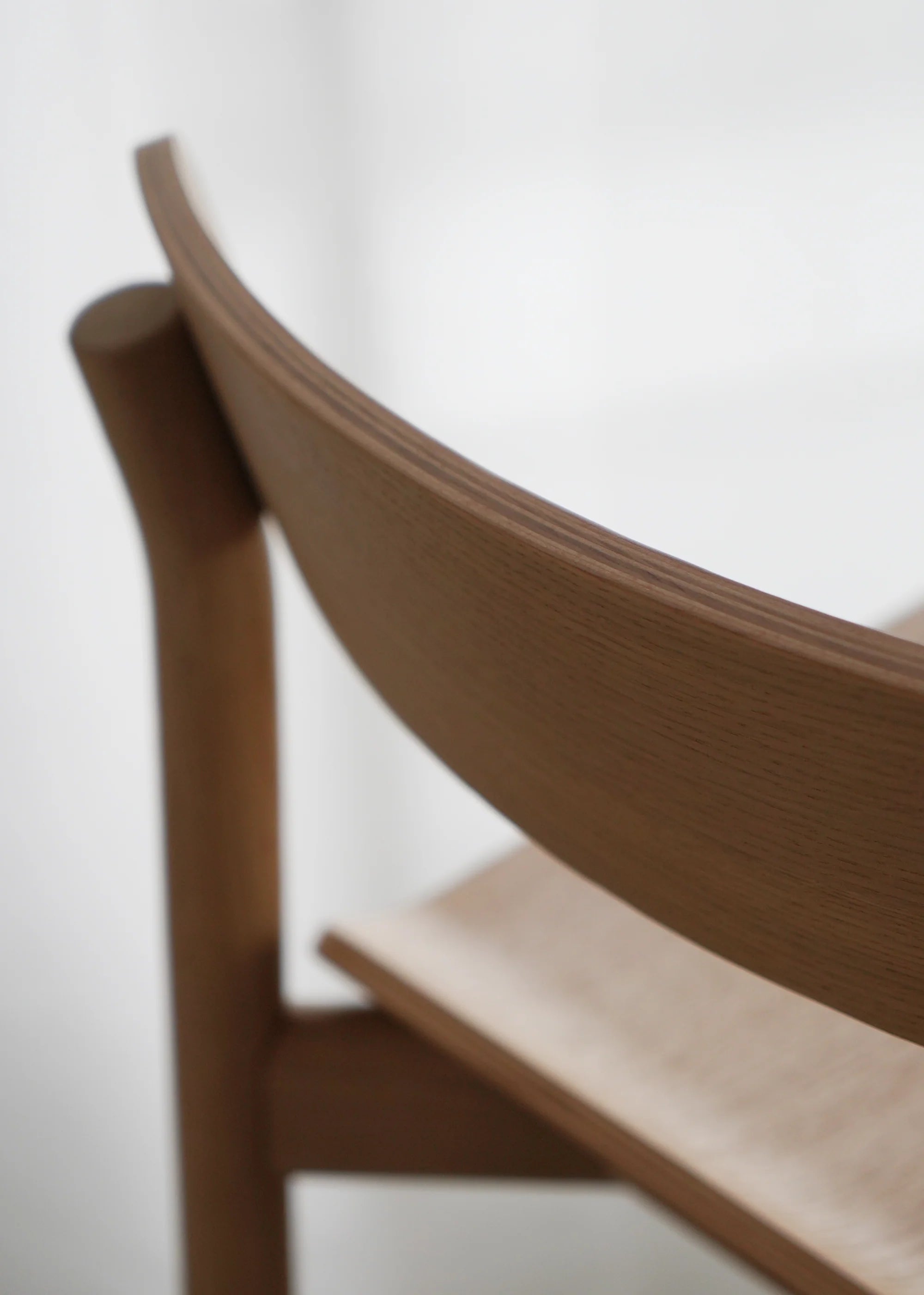 Hocker ARCHE schwarzes Eichenholz