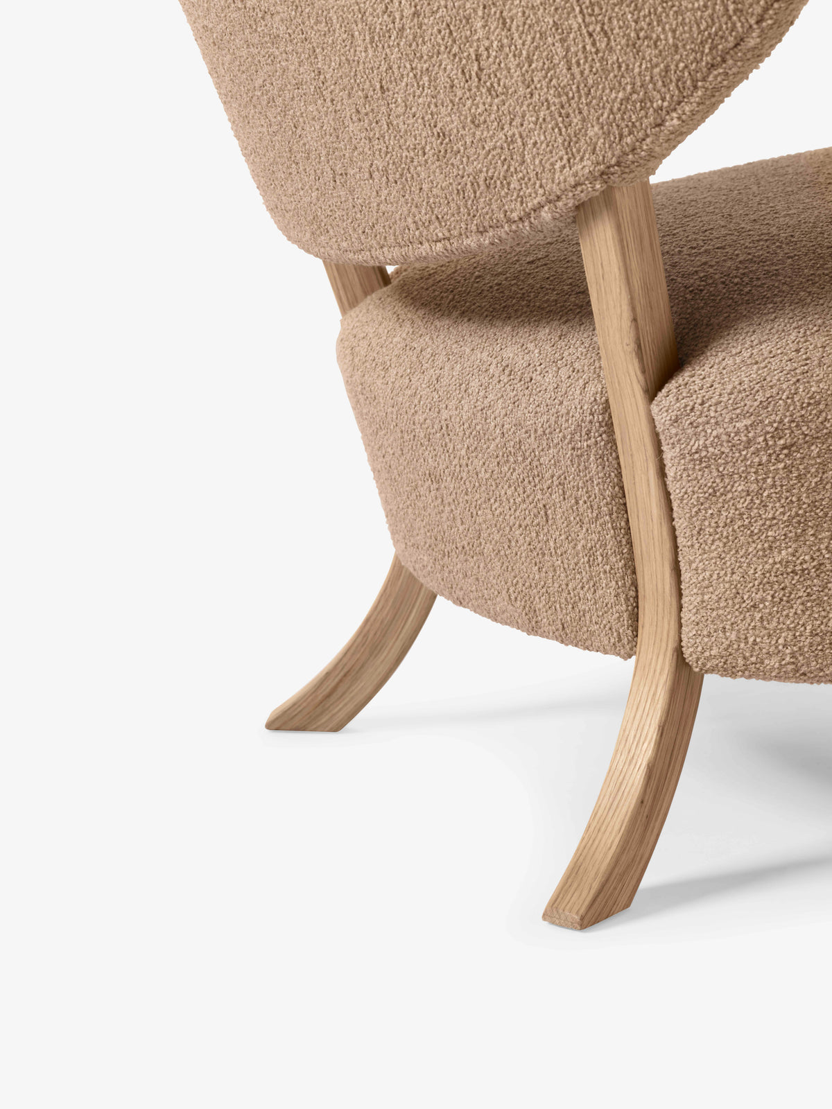 WULFF ATD2 fauteuil gestoffeerd met een eiken basis
