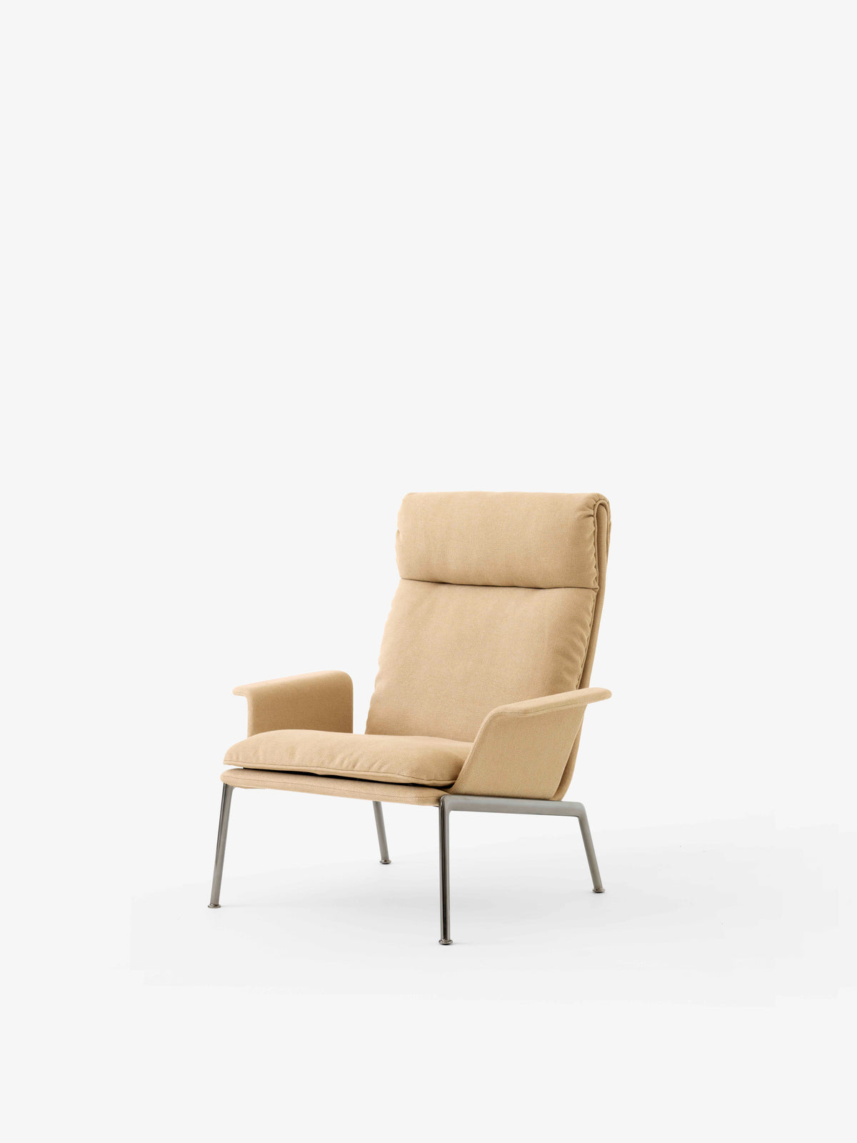 Gevoerde MUNO LN17 fauteuil met een donkere aluminium basis