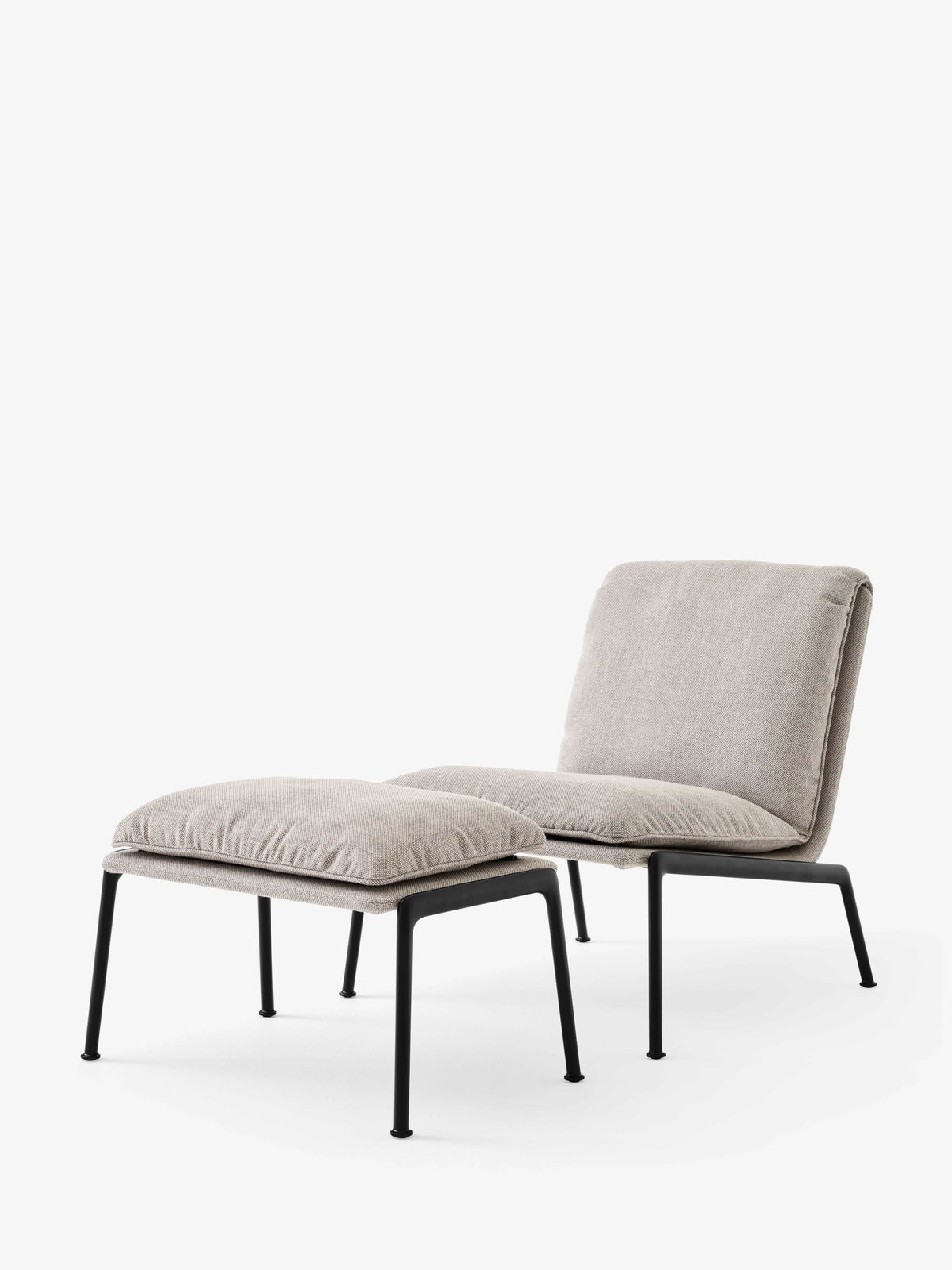 Fauteuil MUNO LN18 gestoffeerd met een zwarte basis