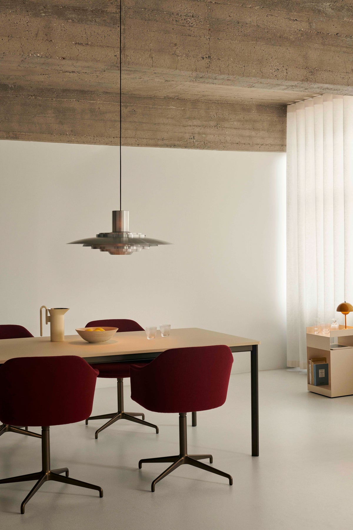 Bureau stoel RELY HW38 lichtroze met een aluminium basis