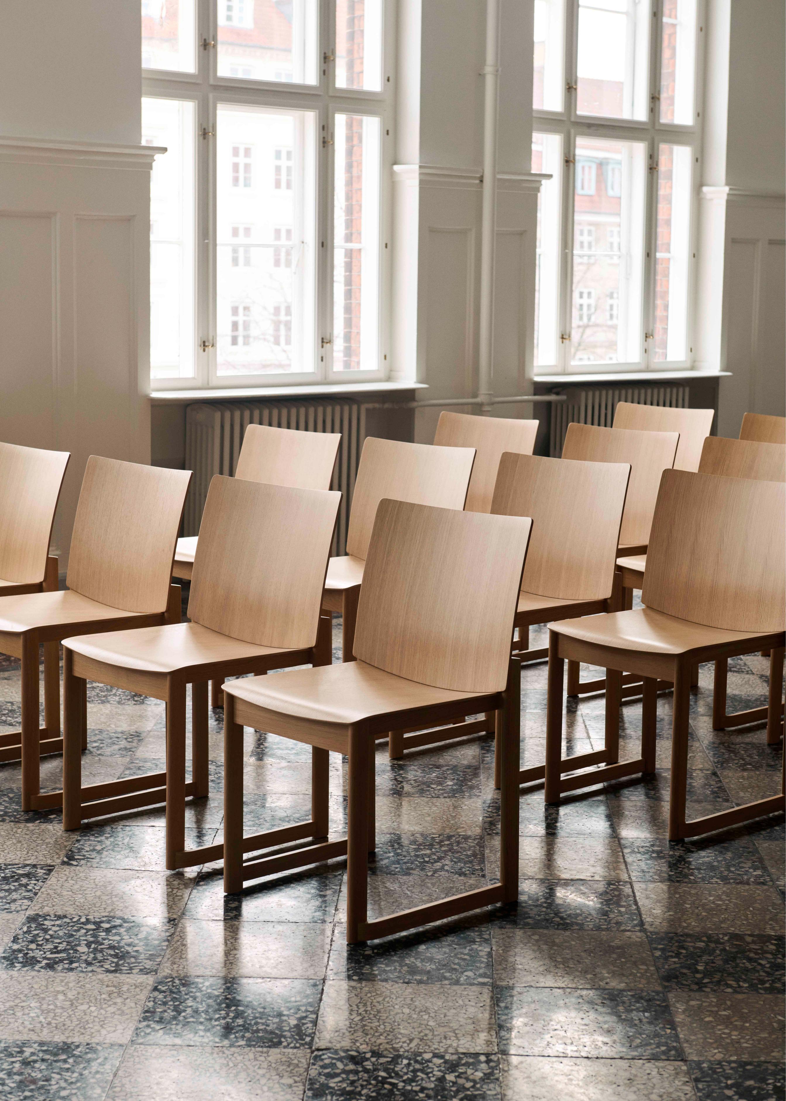Stoel ALLWOOD AV35 gelakt eiken