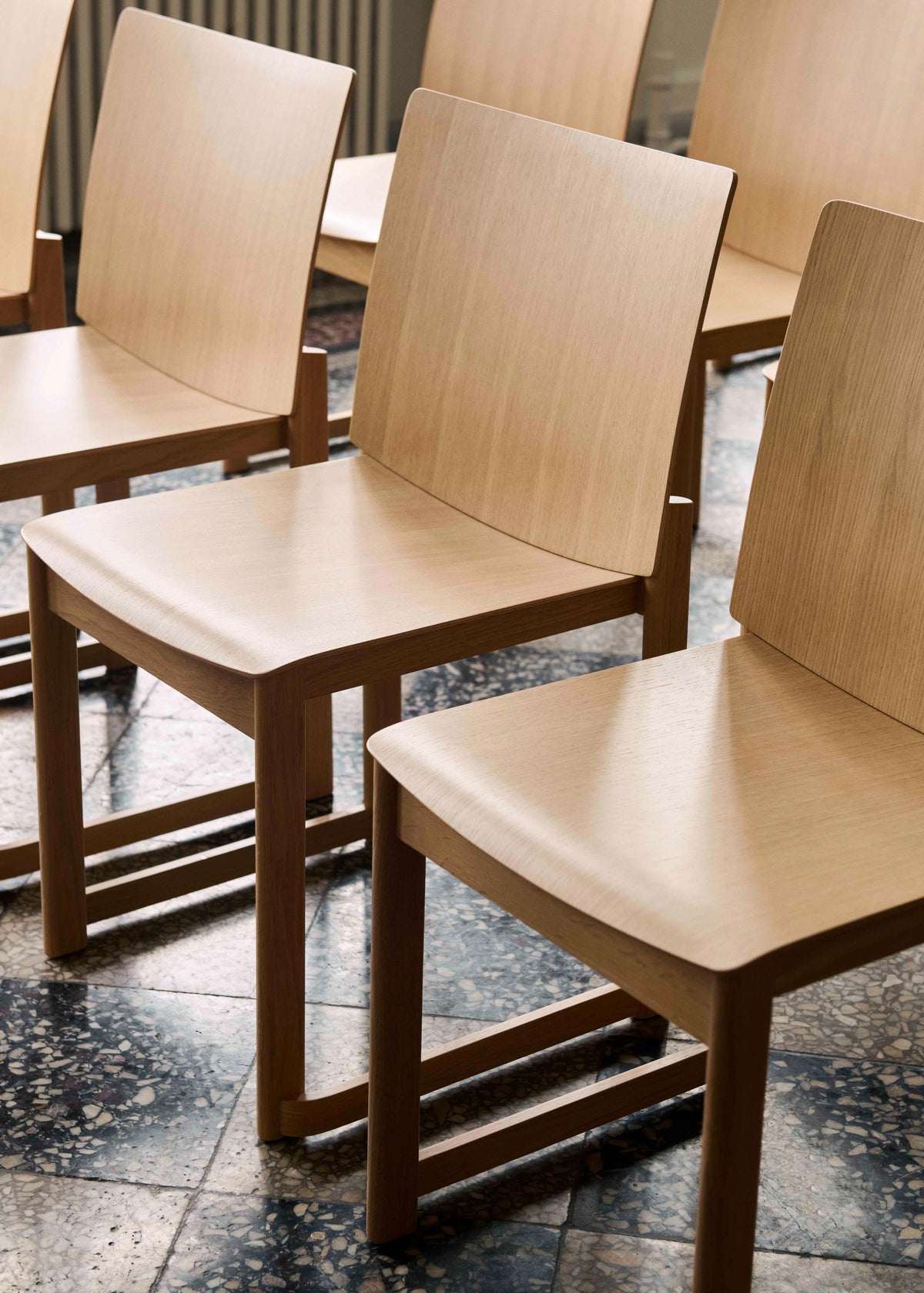 Stoel ALLWOOD AV35 gelakt eiken