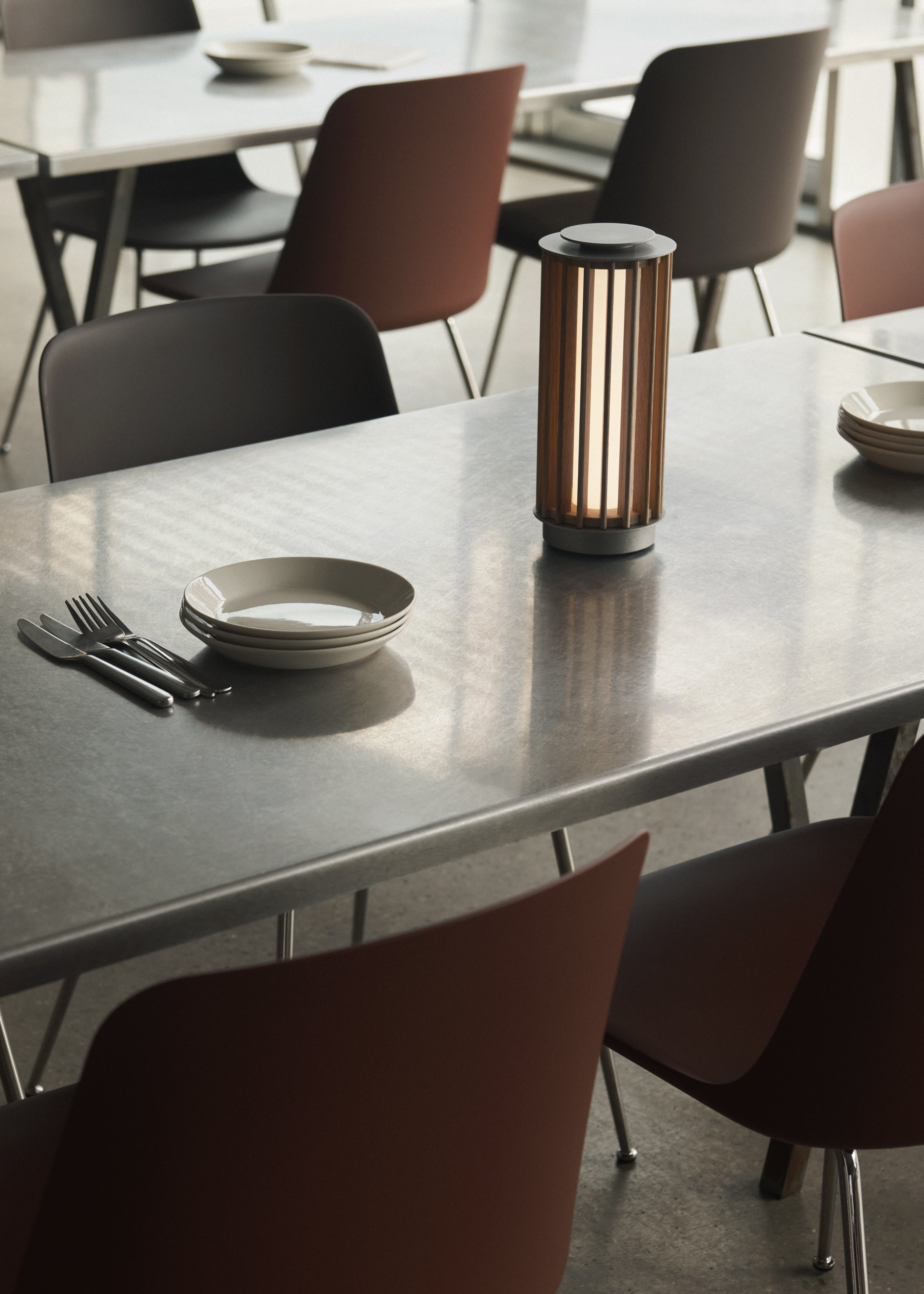 Draagbare lamp NUMBRA TY3 van aluminium met eikenhout