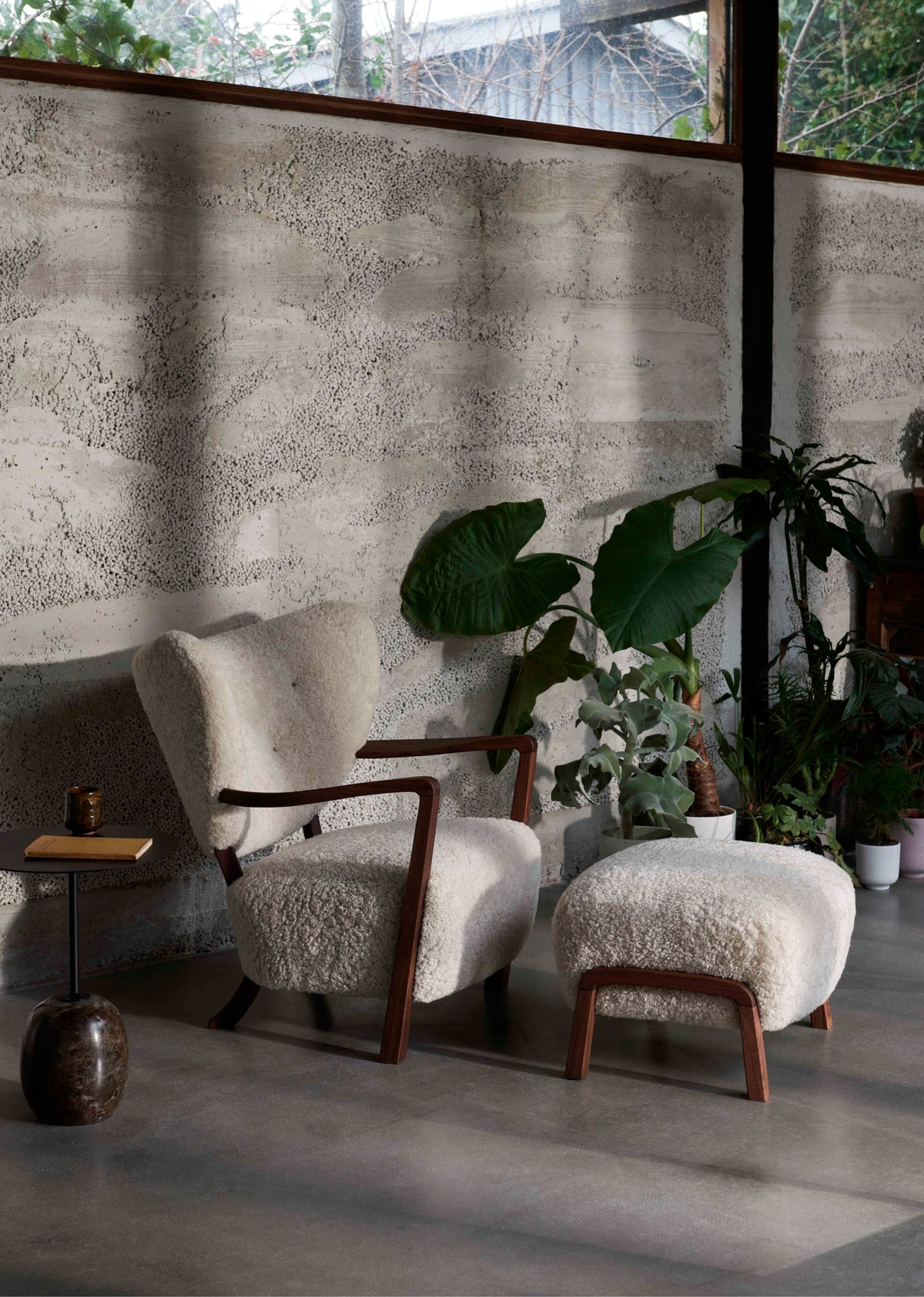 WULFF ATD2 fauteuil gestoffeerd met een notenhouten basis