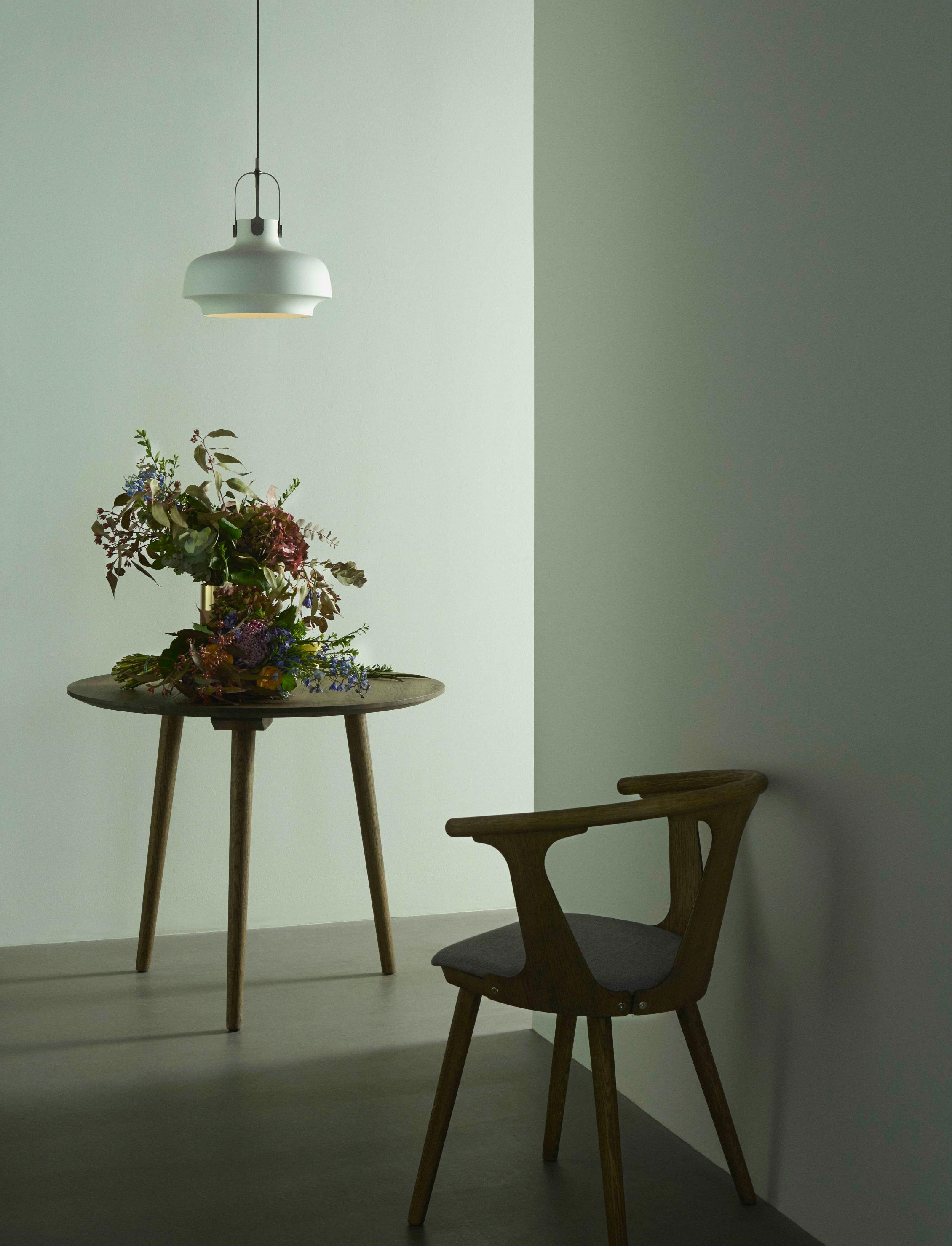 Ronde tafel IN BETWEEN geolied eiken