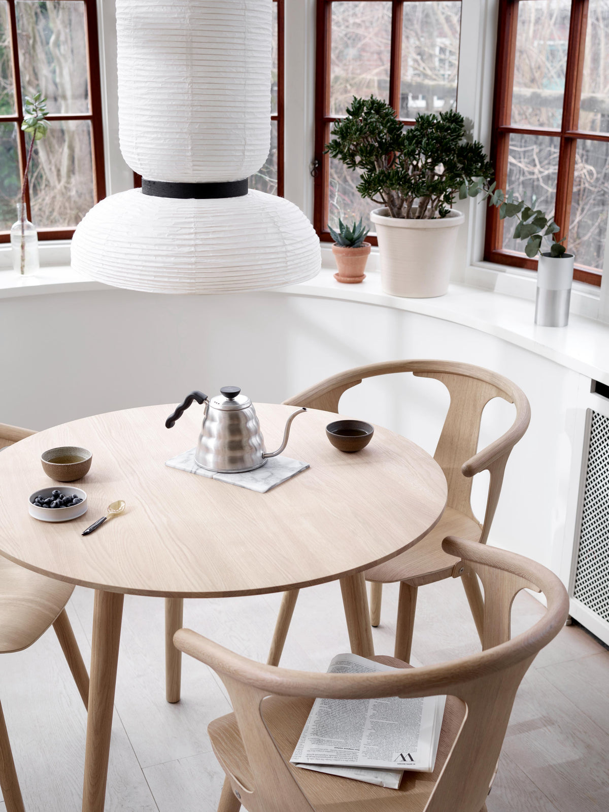 Ronde tafel IN BETWEEN geolied eiken