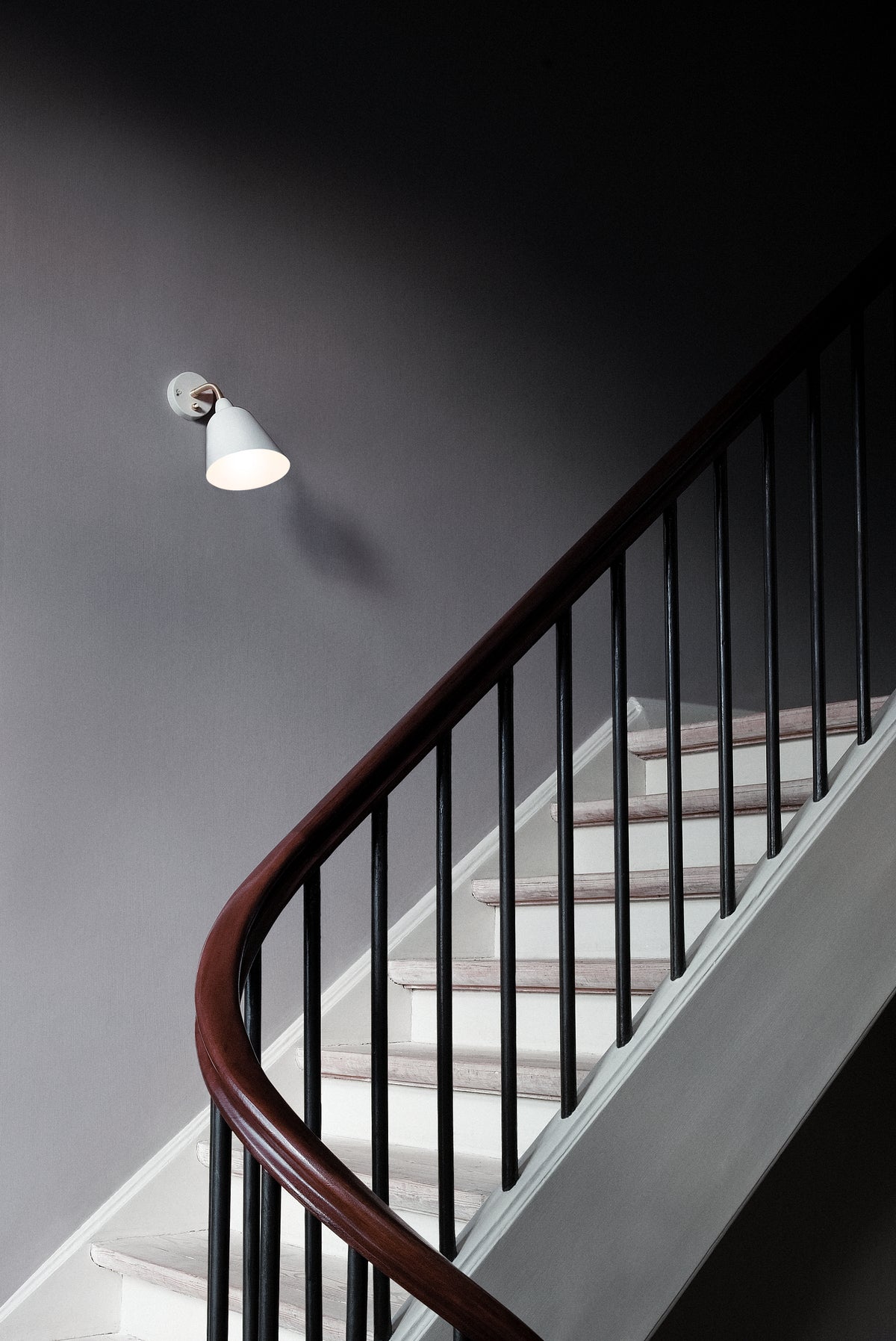 Wandlamp BELLEVUE AJ9 zwart met messing afwerking