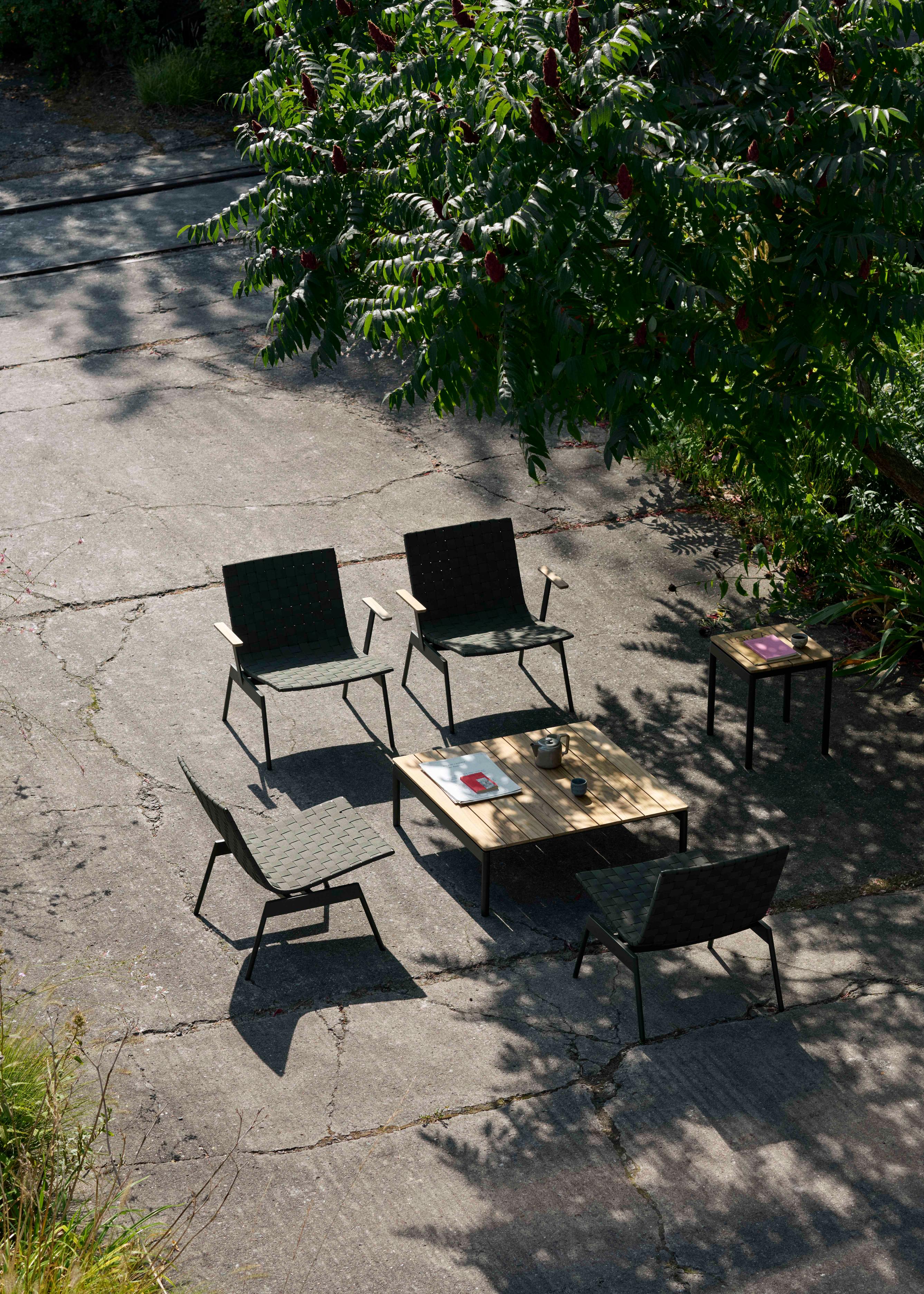 Buiten koffietafel VILLE AV50 teakhout met donkergroene basis