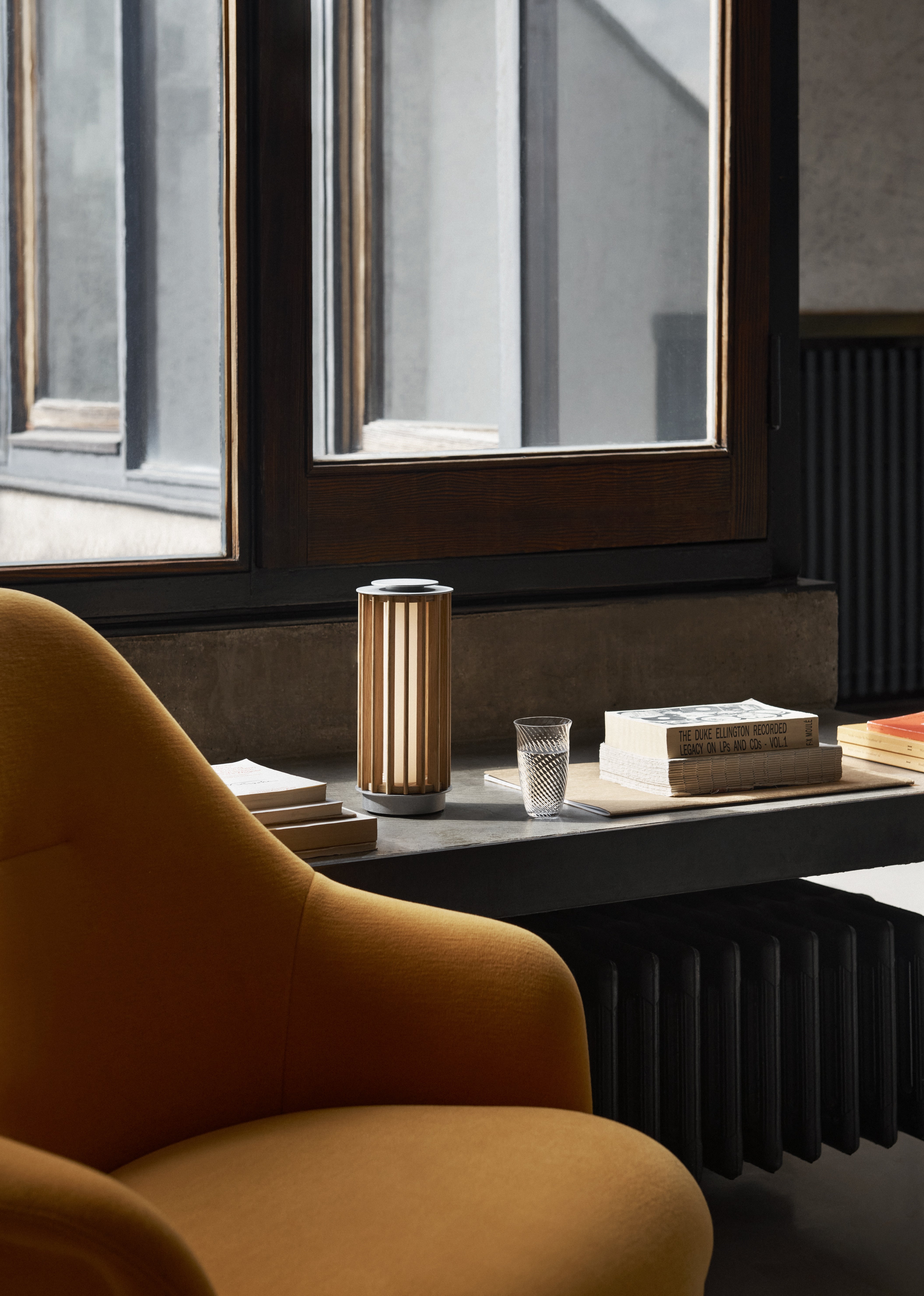 Draagbare lamp NUMBRA TY3 van aluminium met eikenhout