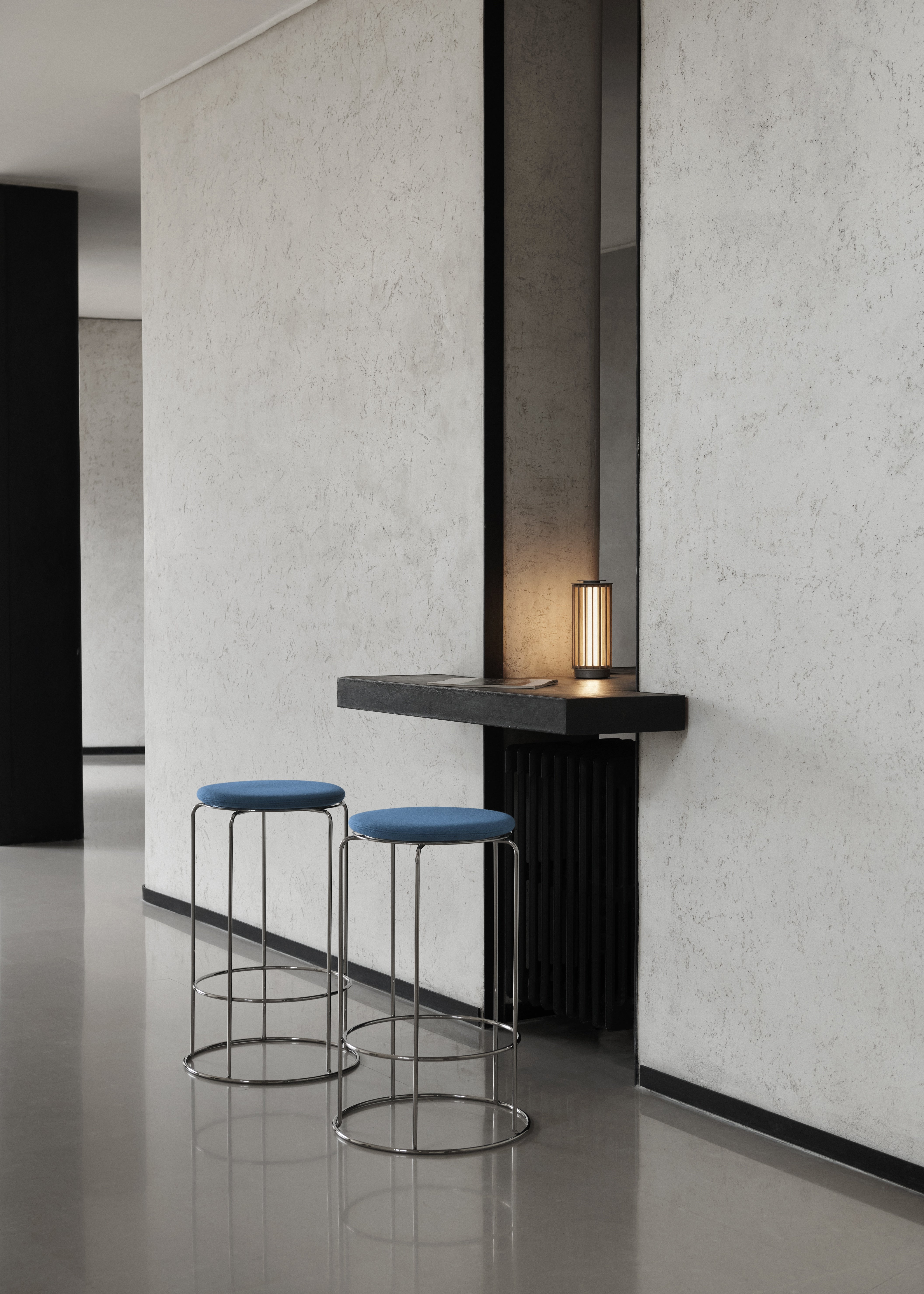 Draagbare lamp NUMBRA TY3 van aluminium met eikenhout
