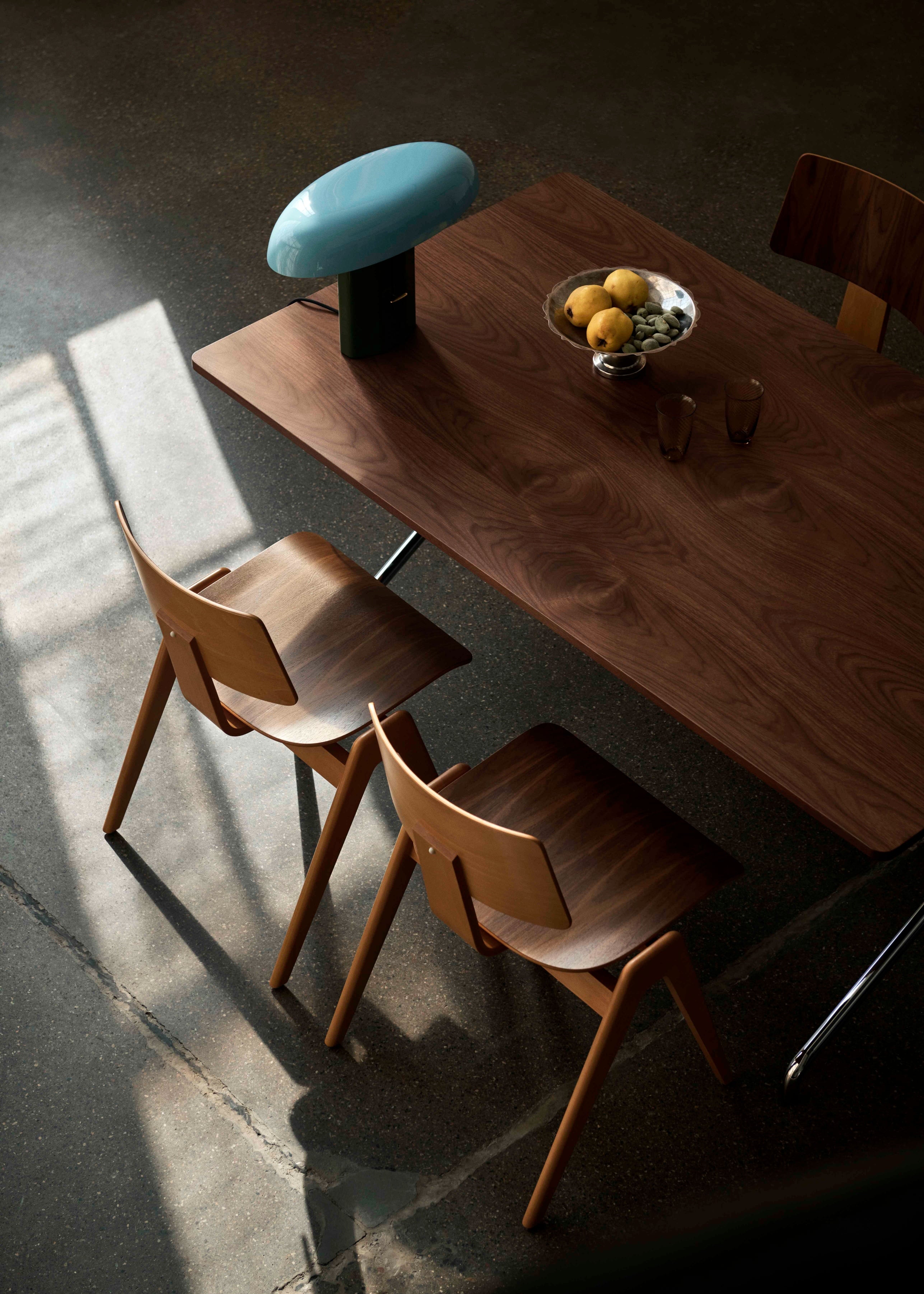 Geverfd eiken PAVILION tafel met zwarte basis