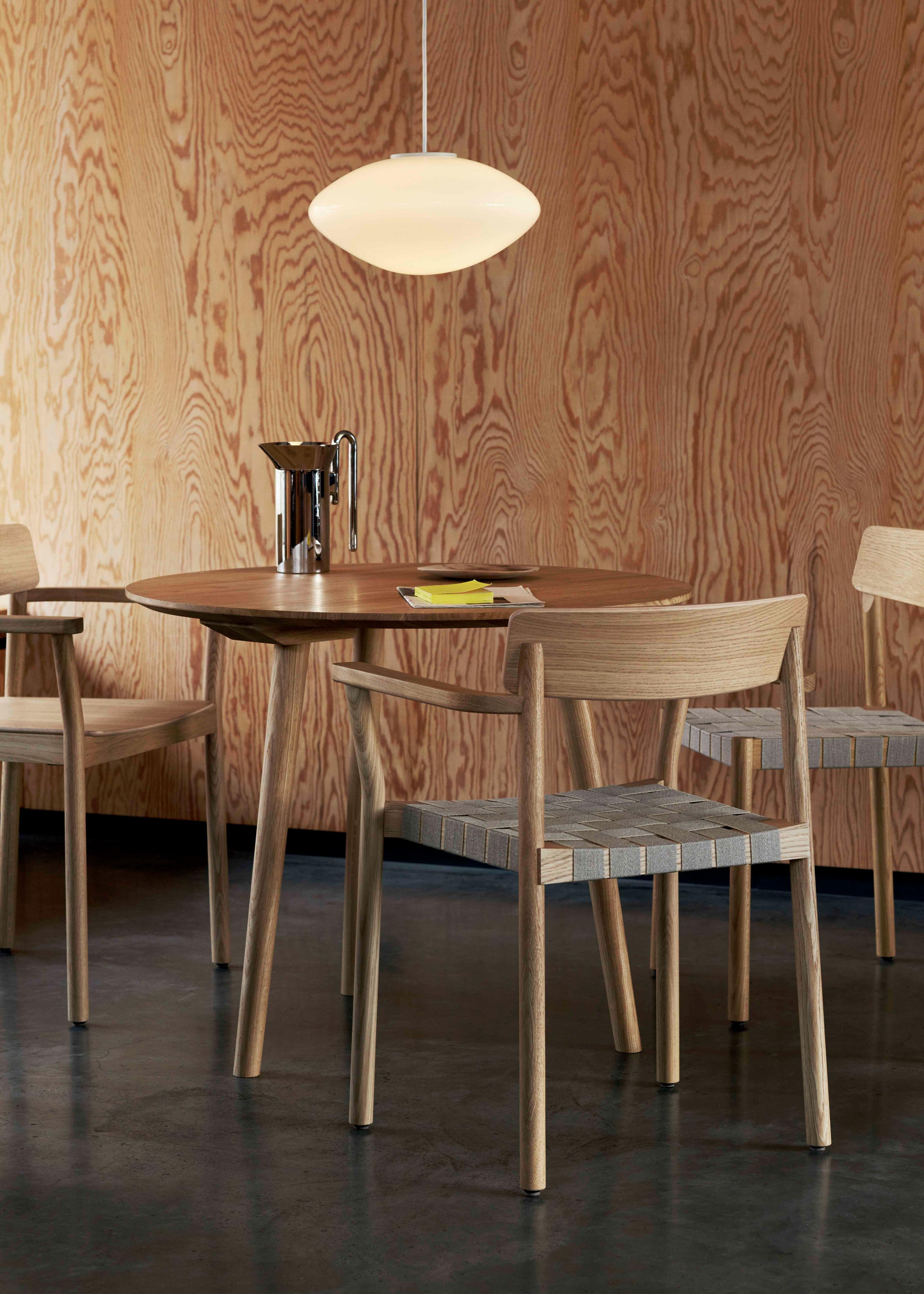 Ronde tafel IN BETWEEN geolied eiken