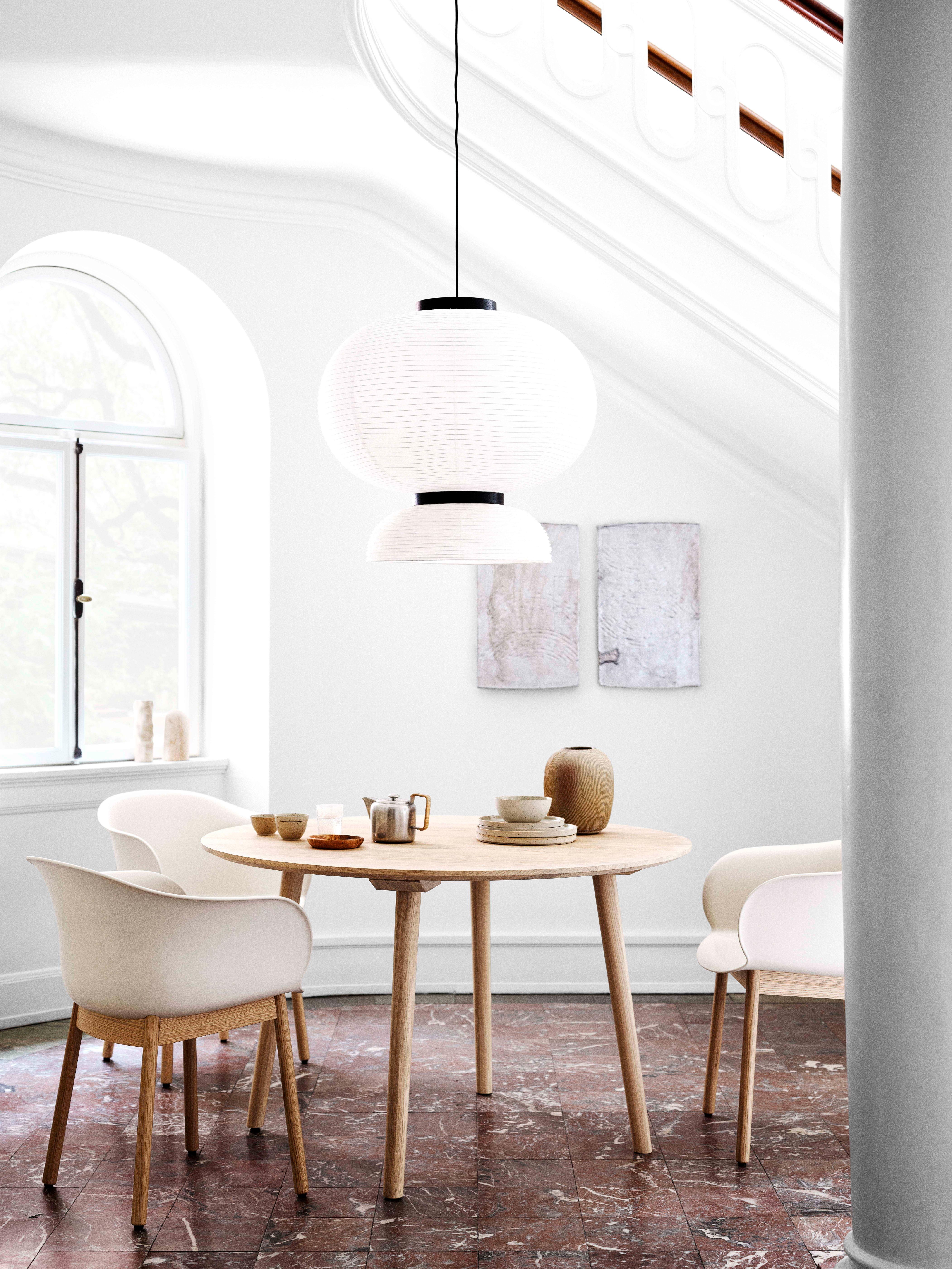 Ronde tafel IN BETWEEN geolied eiken