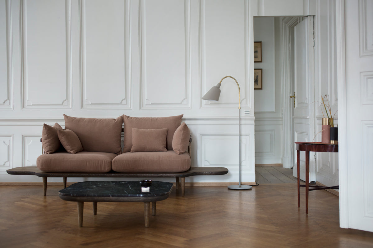 Sofa 3-zits FLY SC3 gestoffeerd met een gerookte eiken basis
