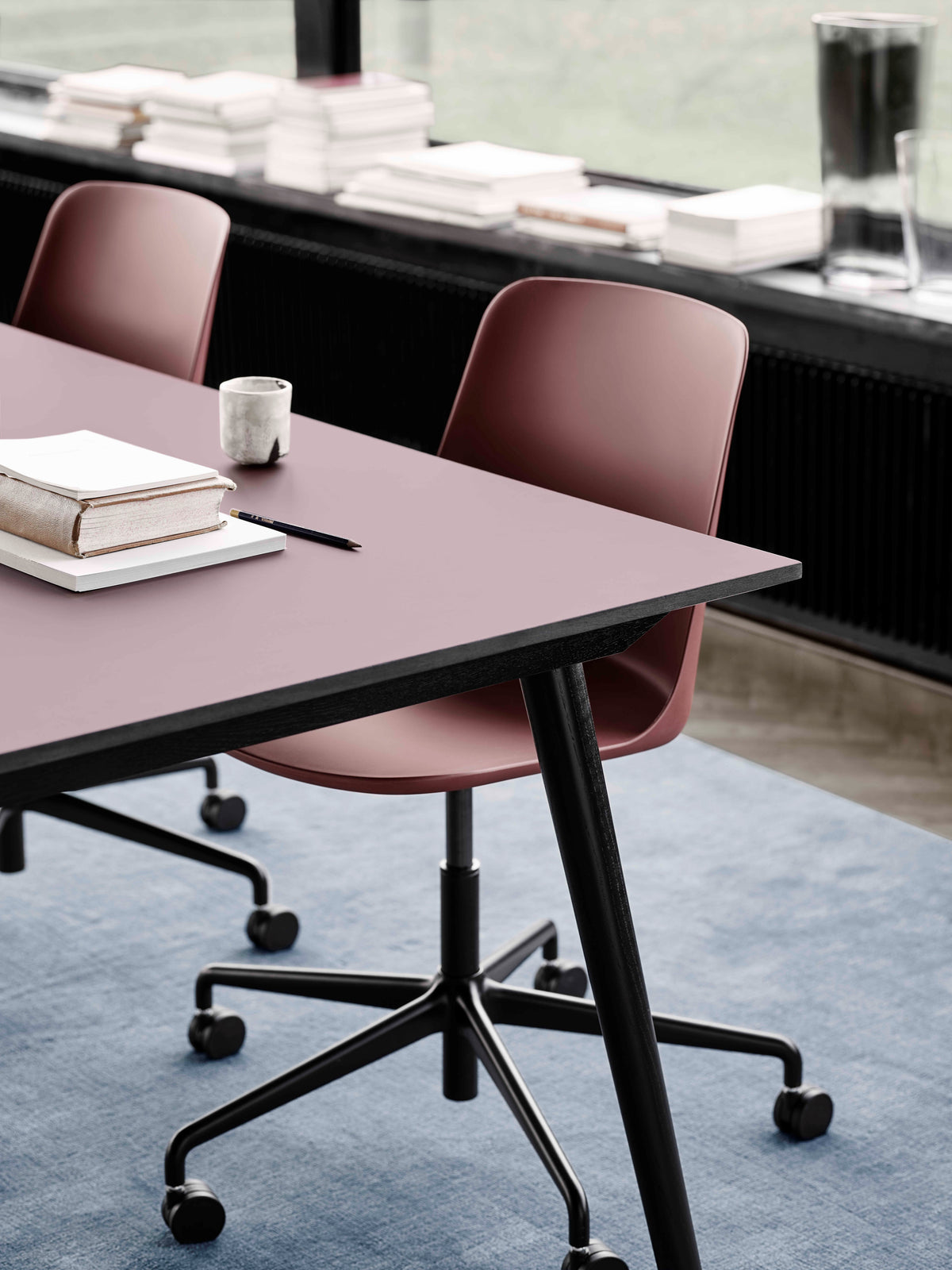 Bureau stoel RELY HW28 donkergroen met een aluminium basis op wielen