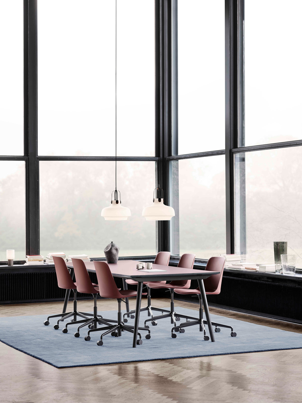 Bureau stoel RELY HW28 roestbruin met een zwarte aluminium basis op wielen