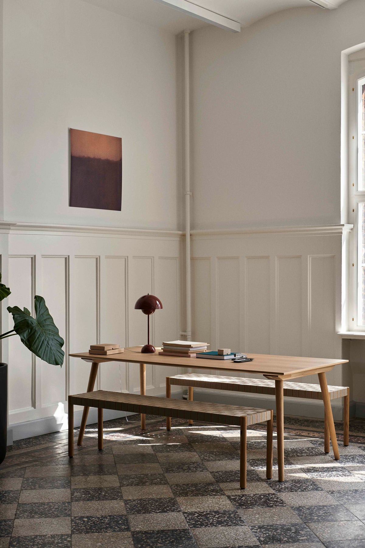 Tafel IN BETWEEN gelakt eiken