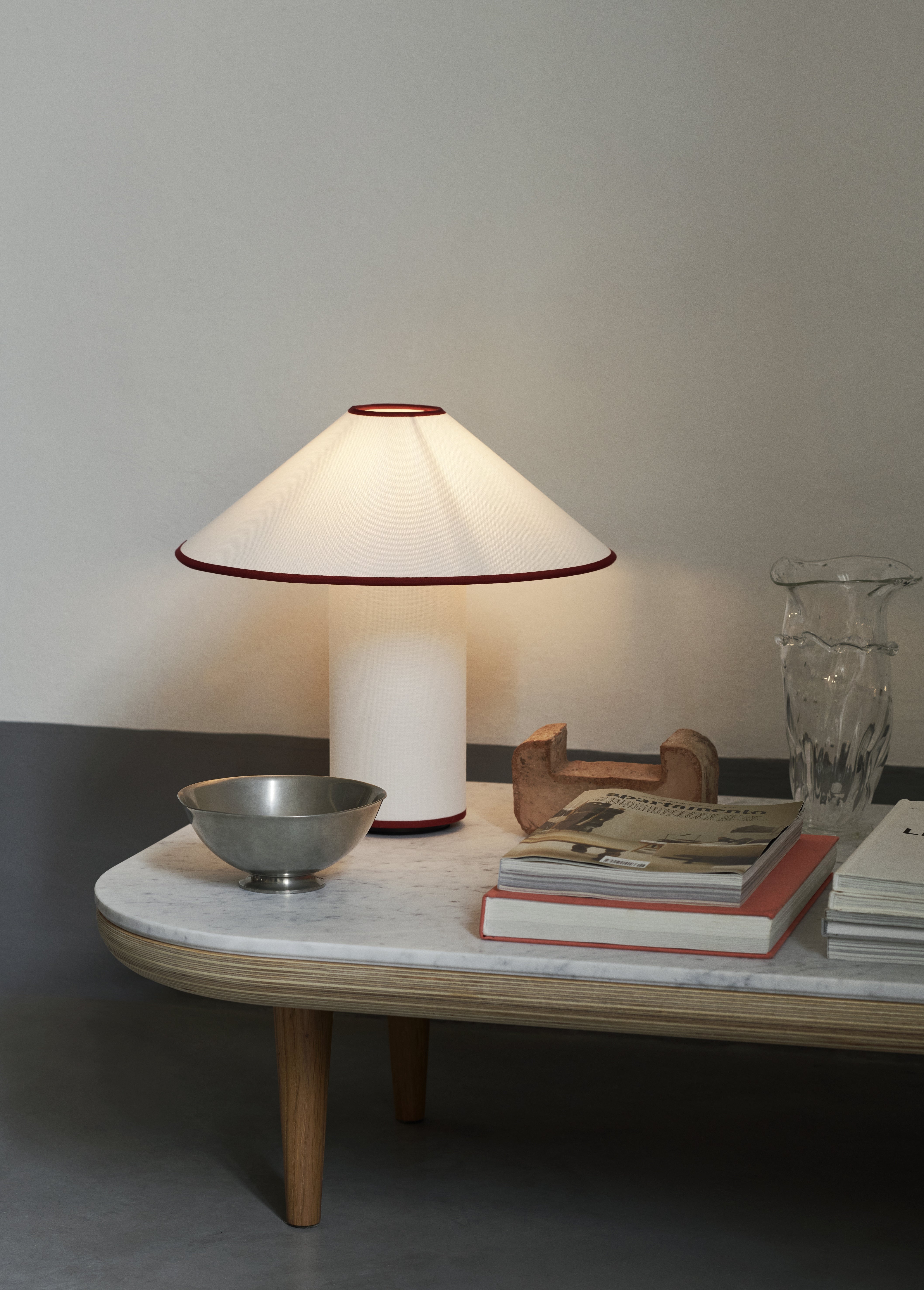 Tafellamp COLETTE ATD6 wit met rode afwerking