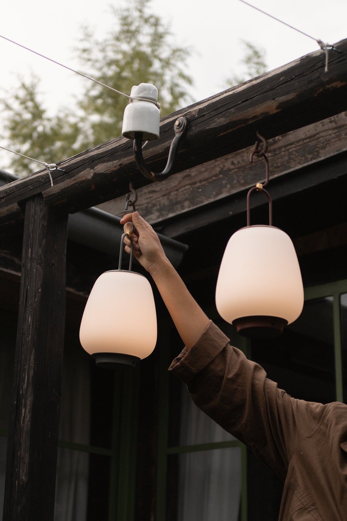 Draagbare buitenlamp LUCCA SC51 wit met zwarte afwerking