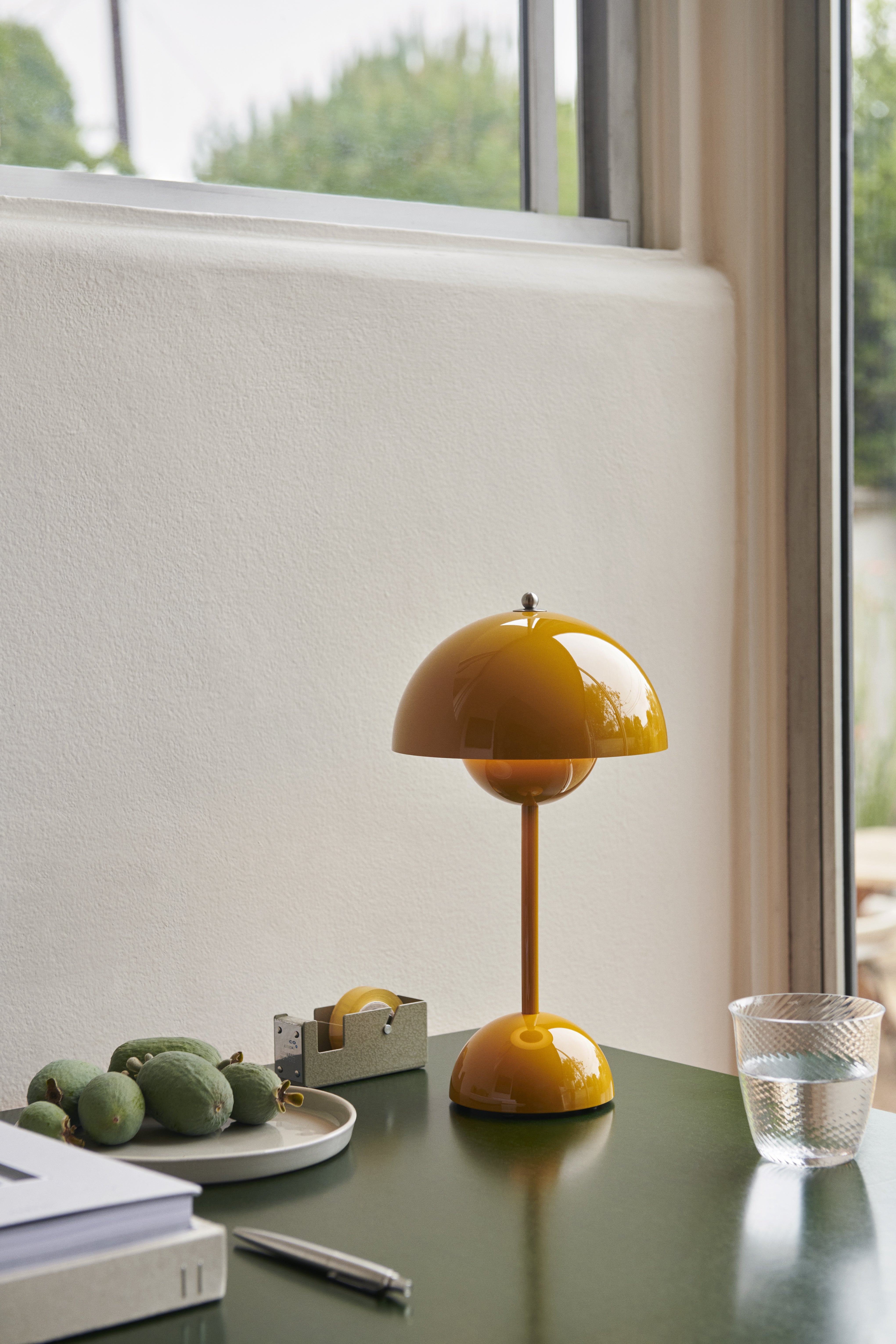 Draagbare lamp FLOWERPOT VP9 mosterdkleurig