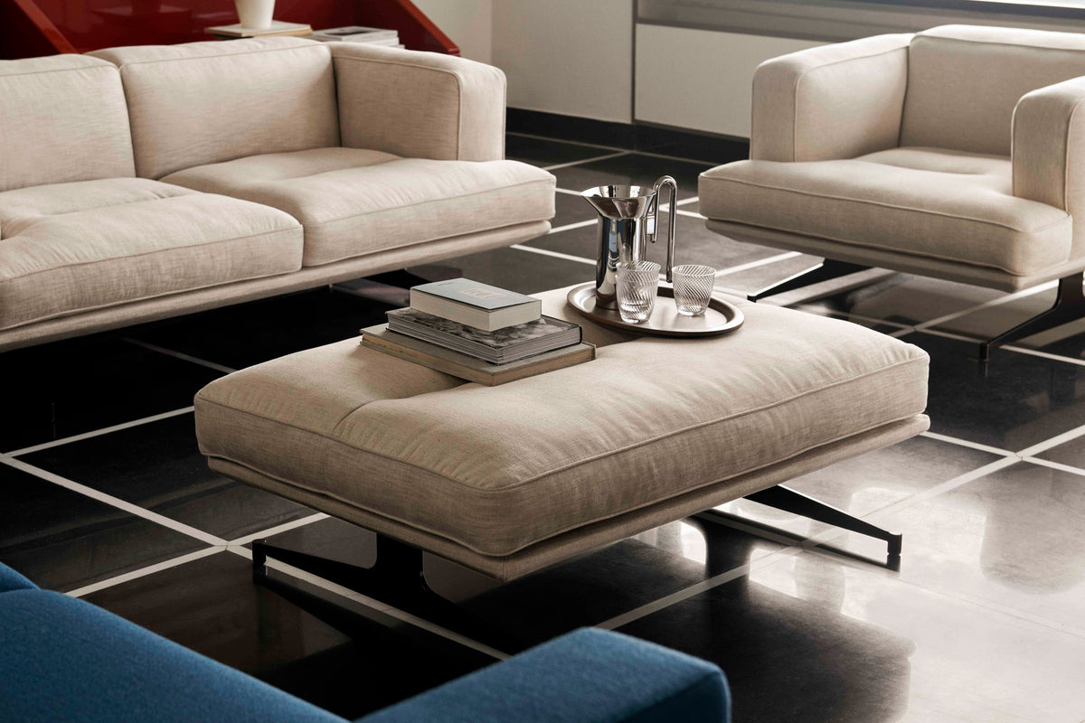 Hocker INLAND AV32 gestoffeerd met een aluminium basis