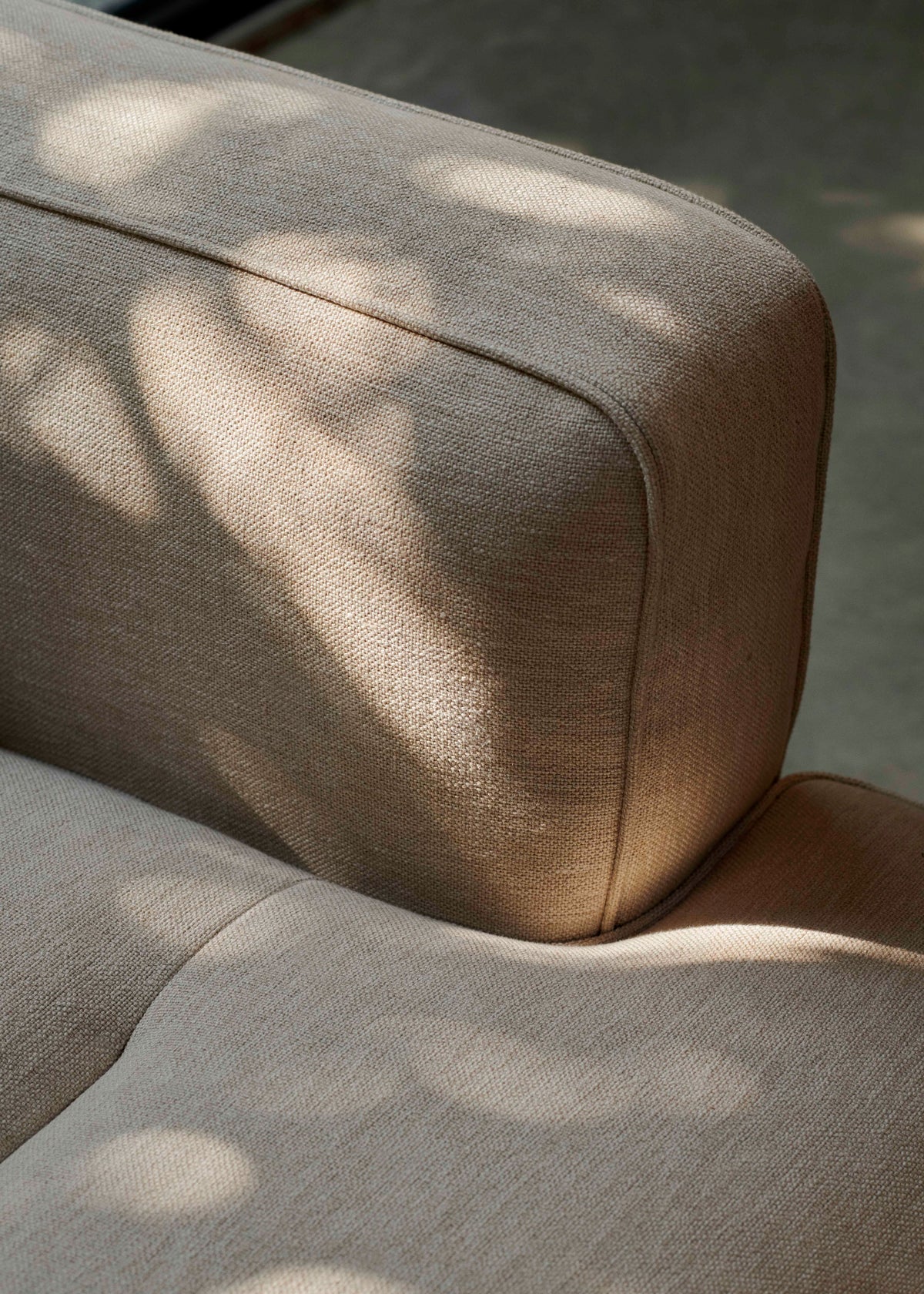 Fauteuil INLAND AV21 gestoffeerd met een aluminium basis
