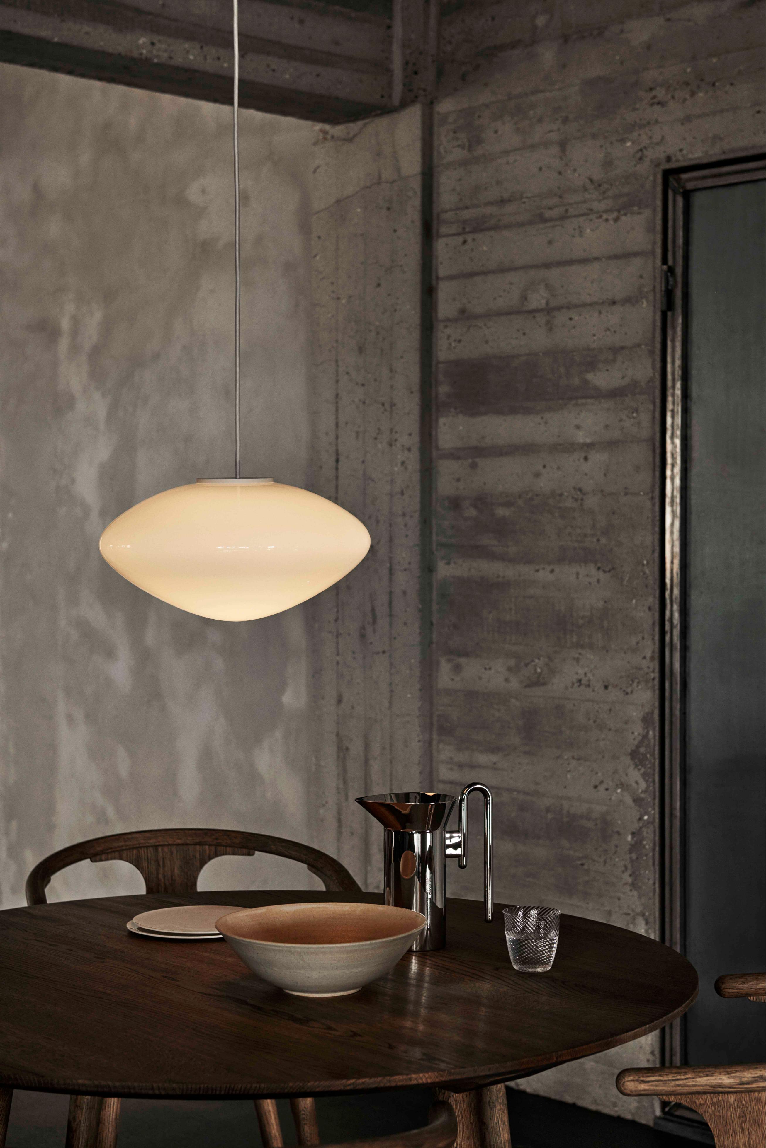 Ronde tafel IN BETWEEN geolied eiken