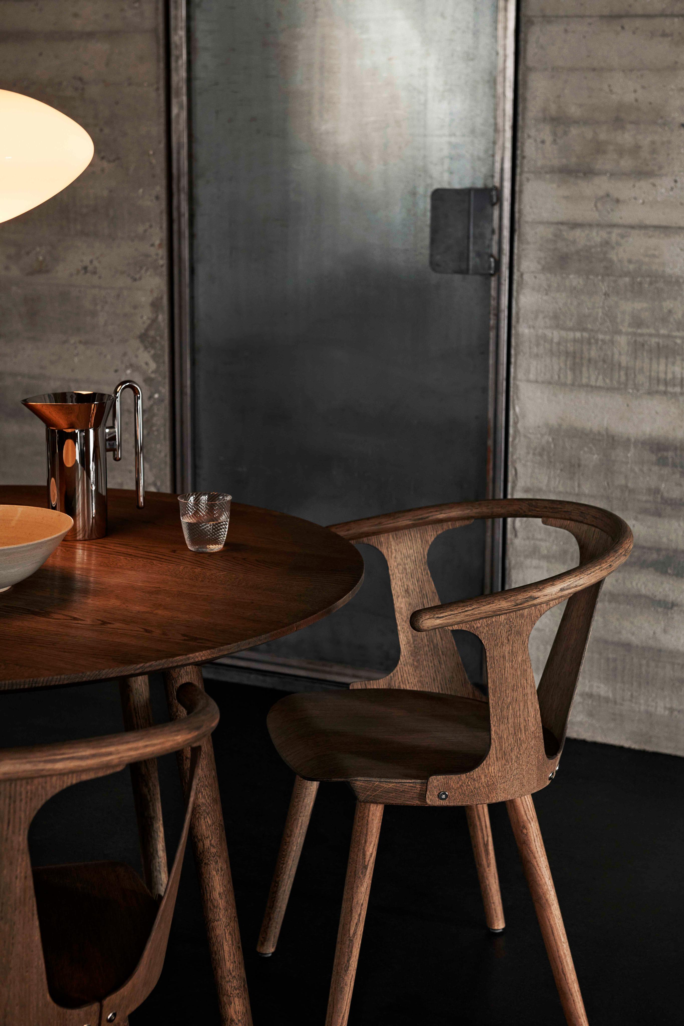Ronde tafel IN BETWEEN geolied eiken