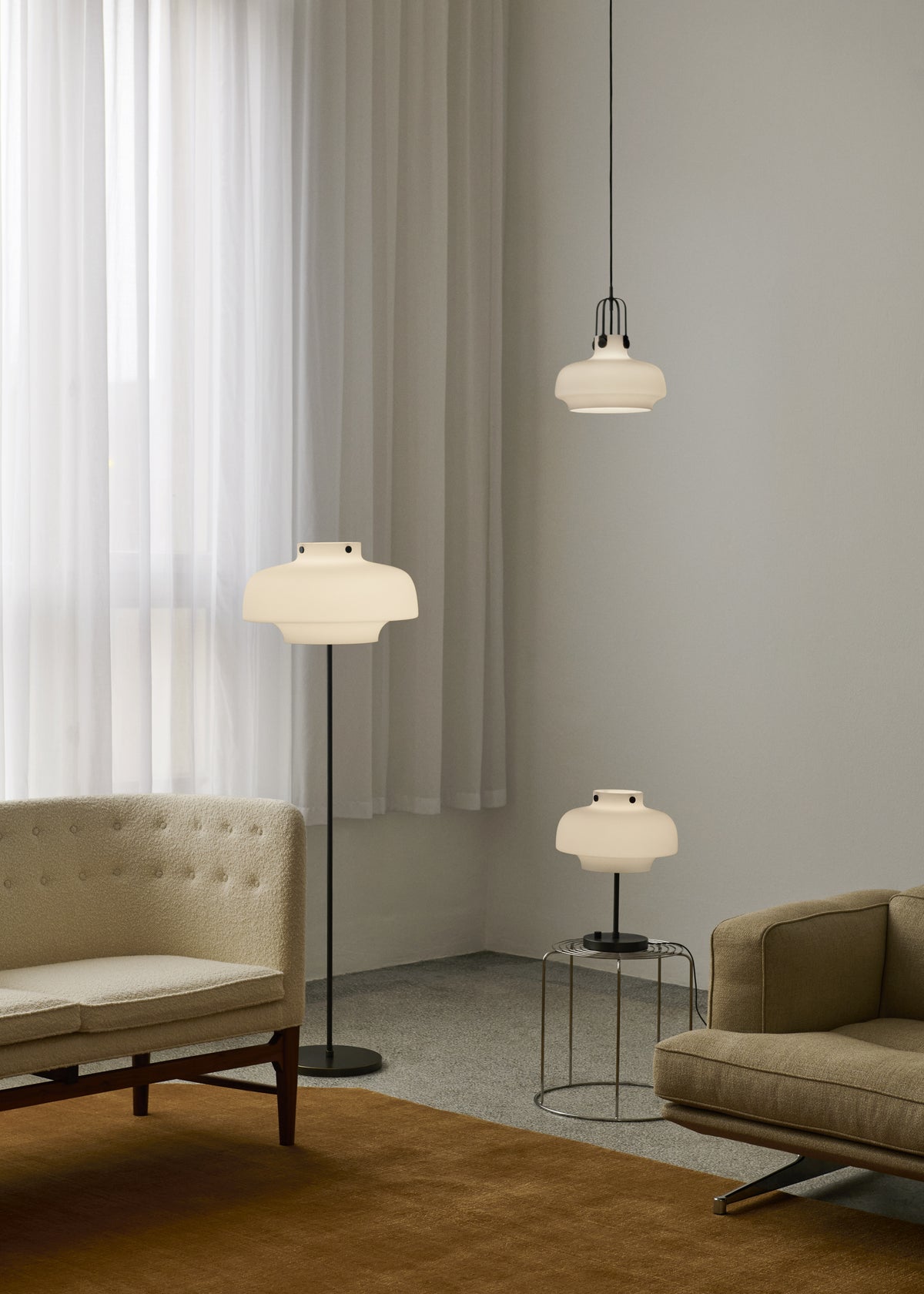 Vloerlamp COPENHAGEN SC14 opal glazen kap met een bronskleurige basis