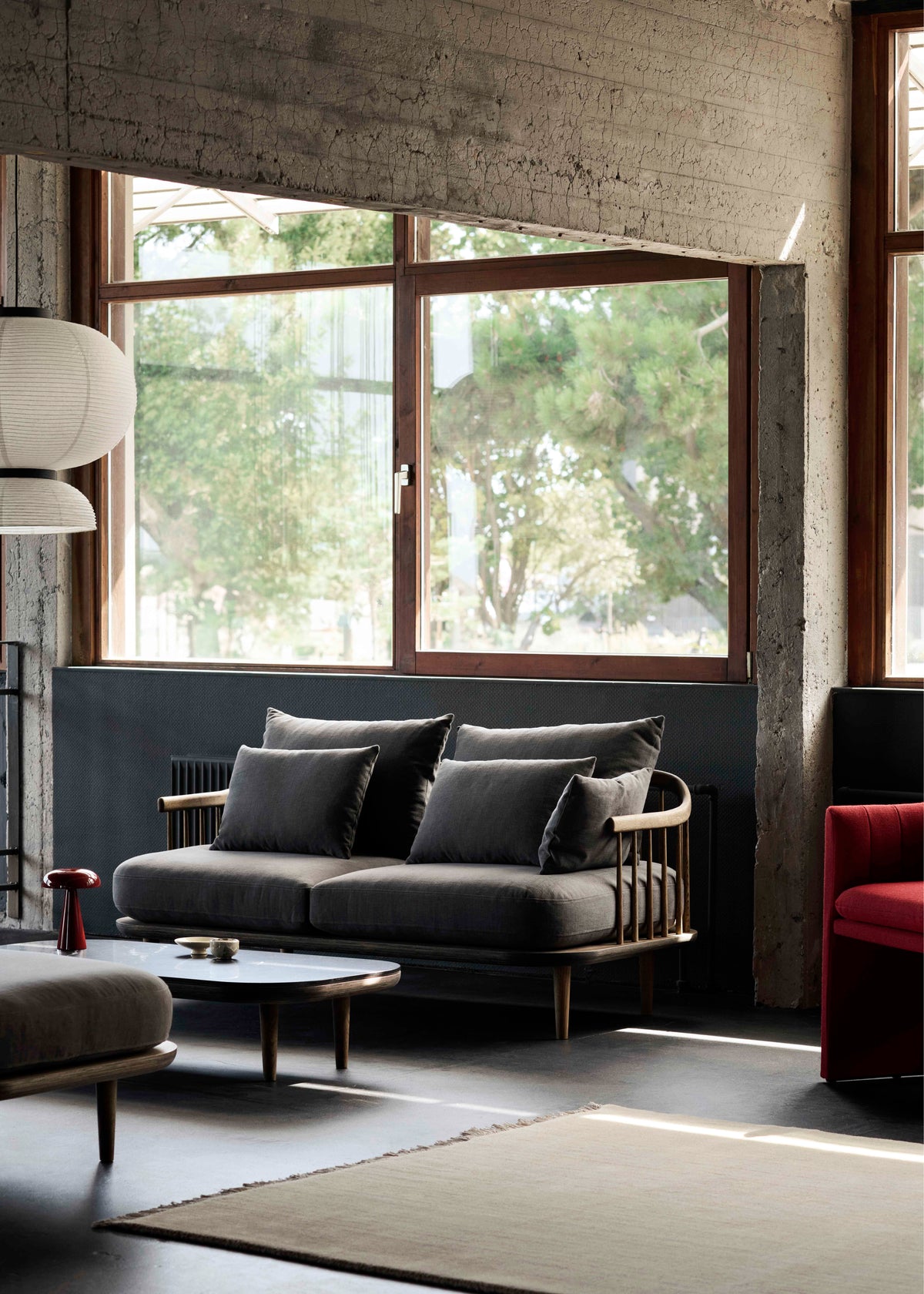 Vloerlamp FLY met wit marmeren blad en eiken basis