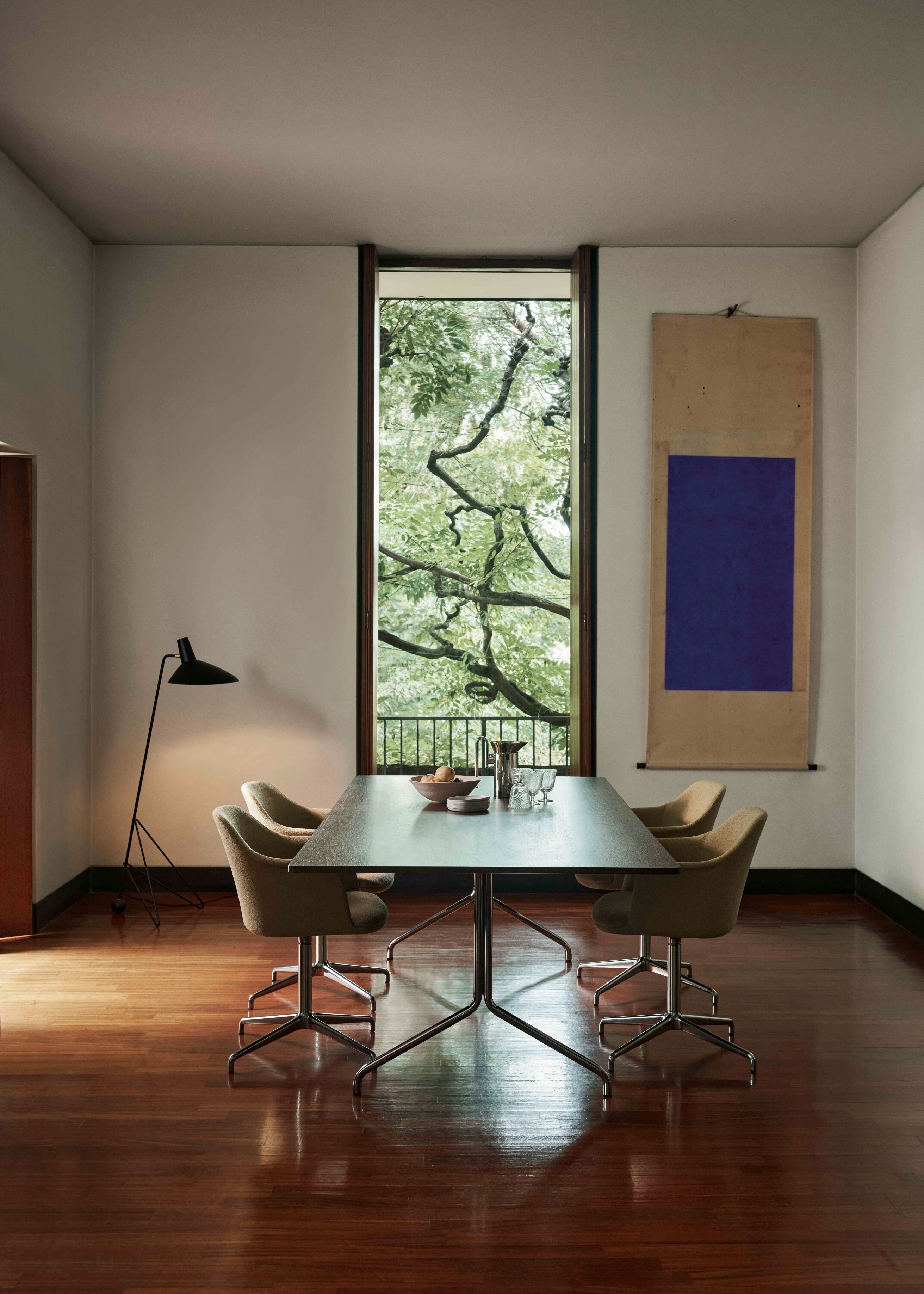 Geverfd eiken PAVILION tafel met zwarte basis