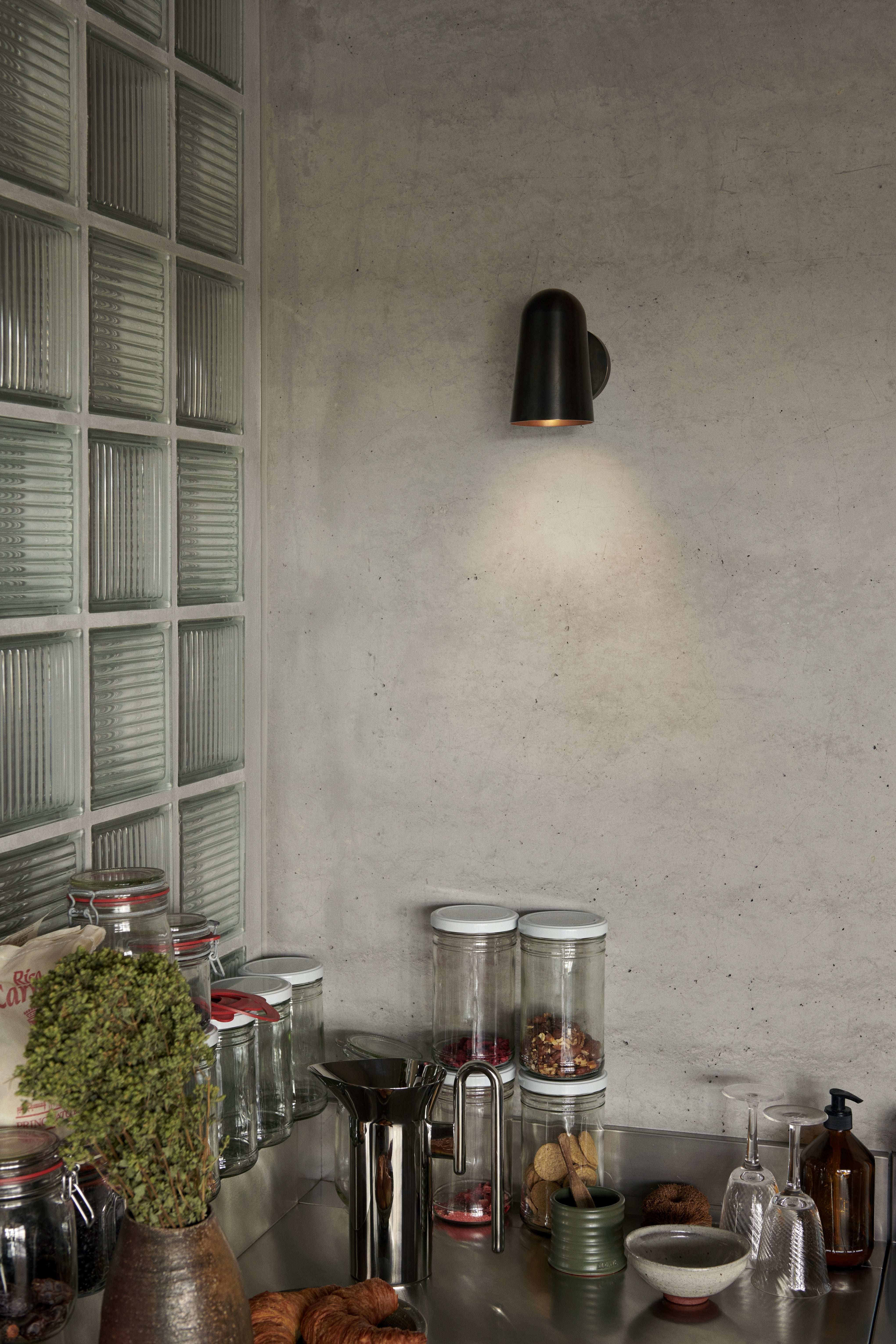 Buitenwandlamp SOLID in zwart