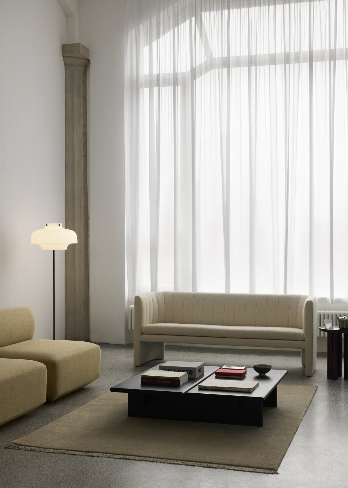 Vloerlamp COPENHAGEN SC14 opal glazen kap met een bronskleurige basis