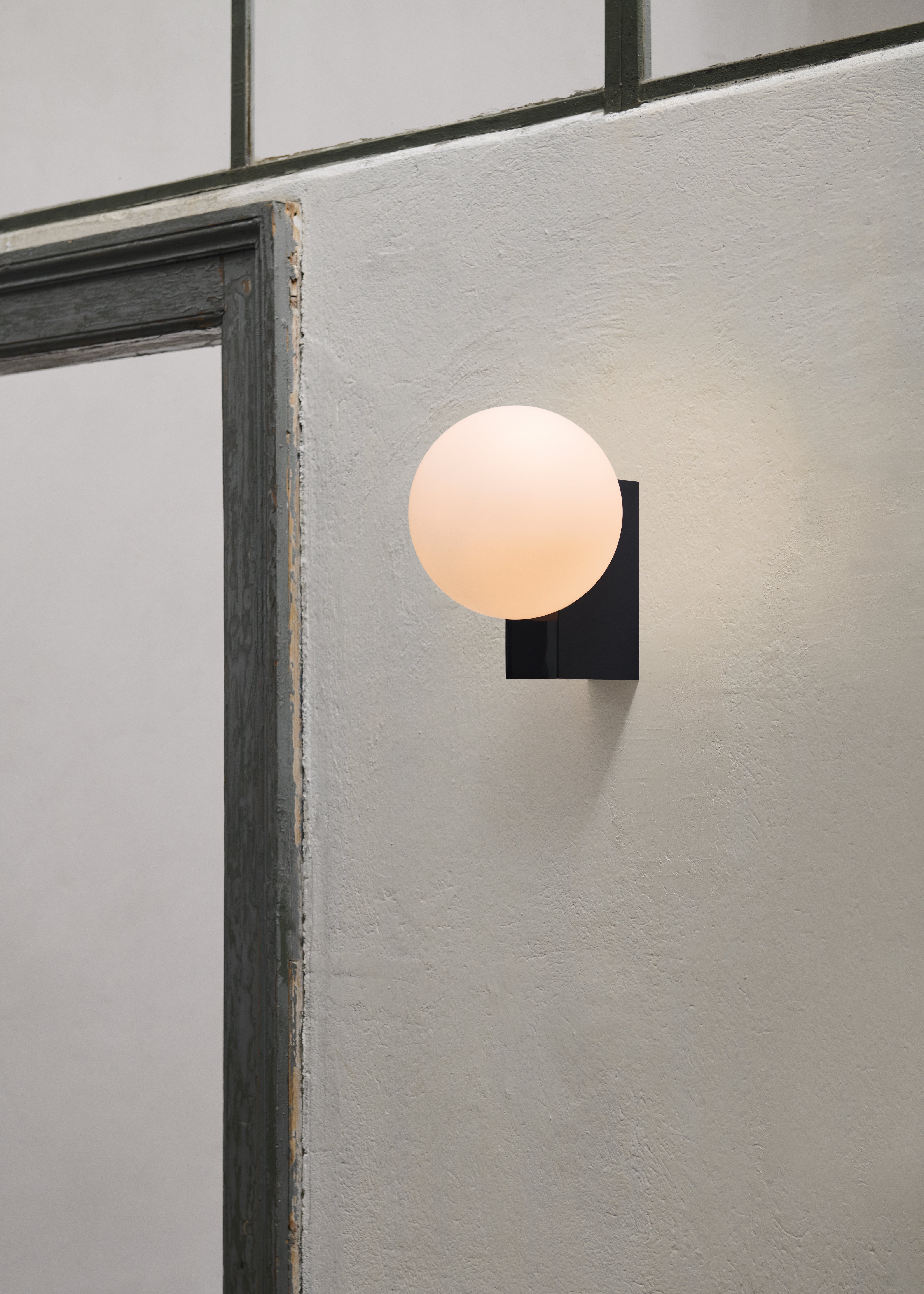 Wandlamp JOURNEY SH2 met glazen kap en grijze voet