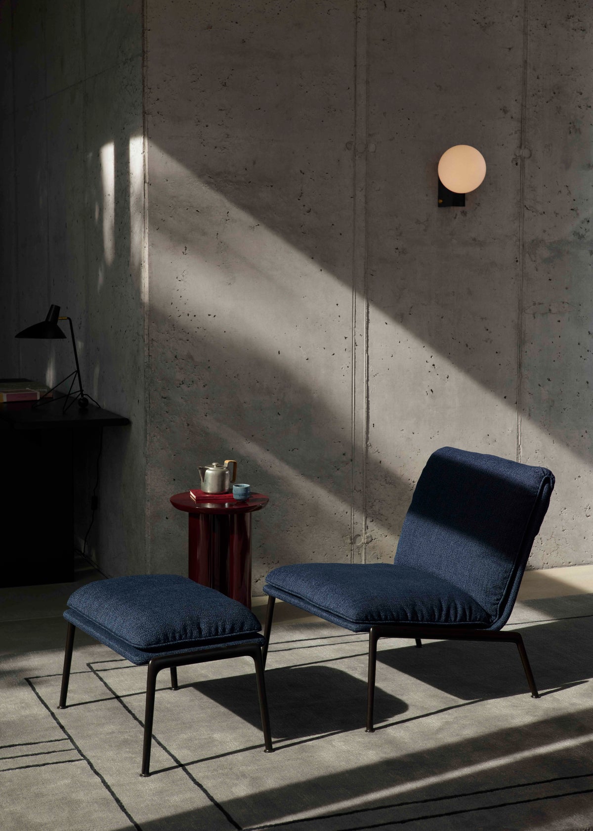 Fauteuil MUNO LN18 gestoffeerd met een zwarte basis