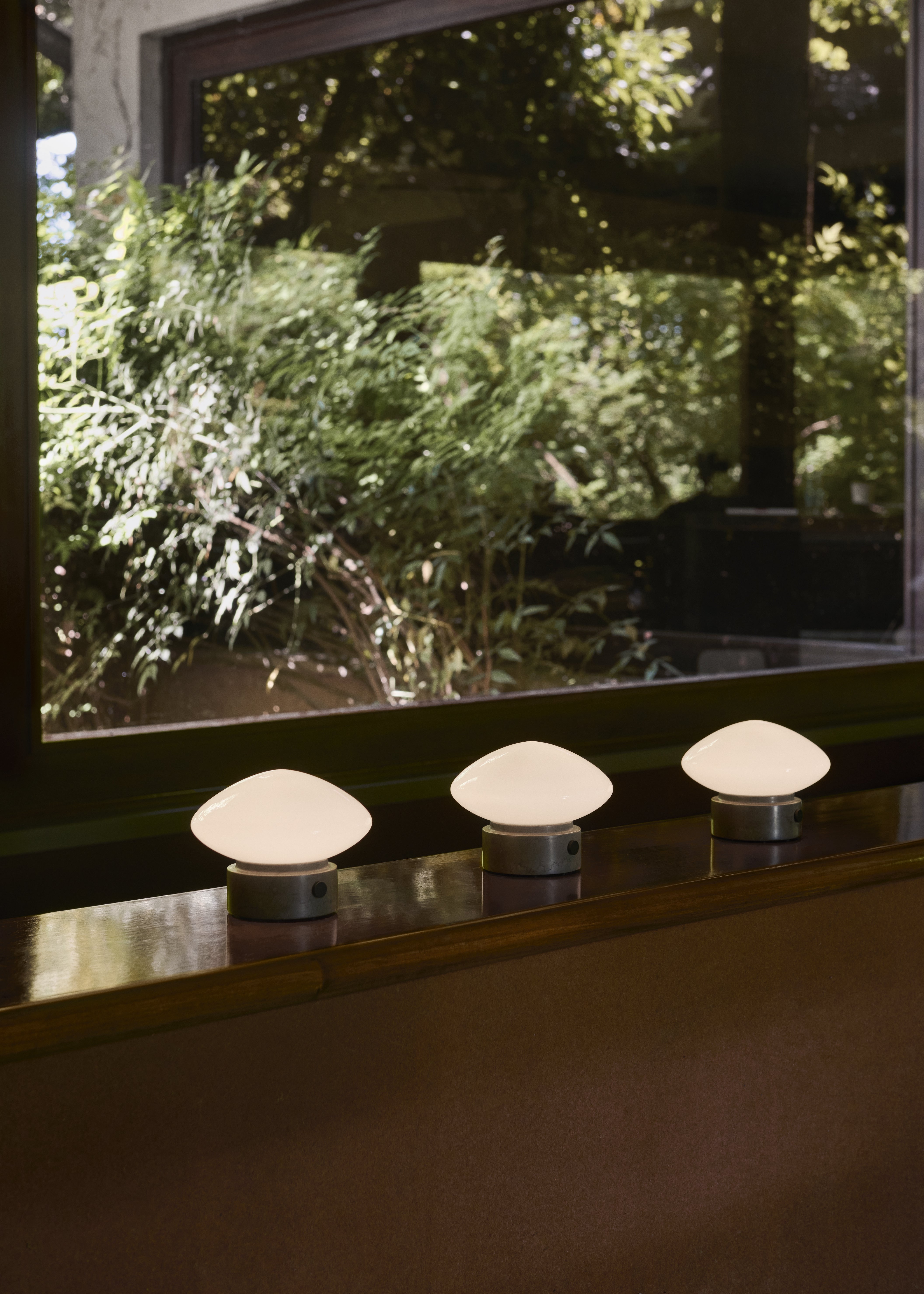 Lampa przenośna MIST AP21 szklany klosz z szarą marmurową podstawą