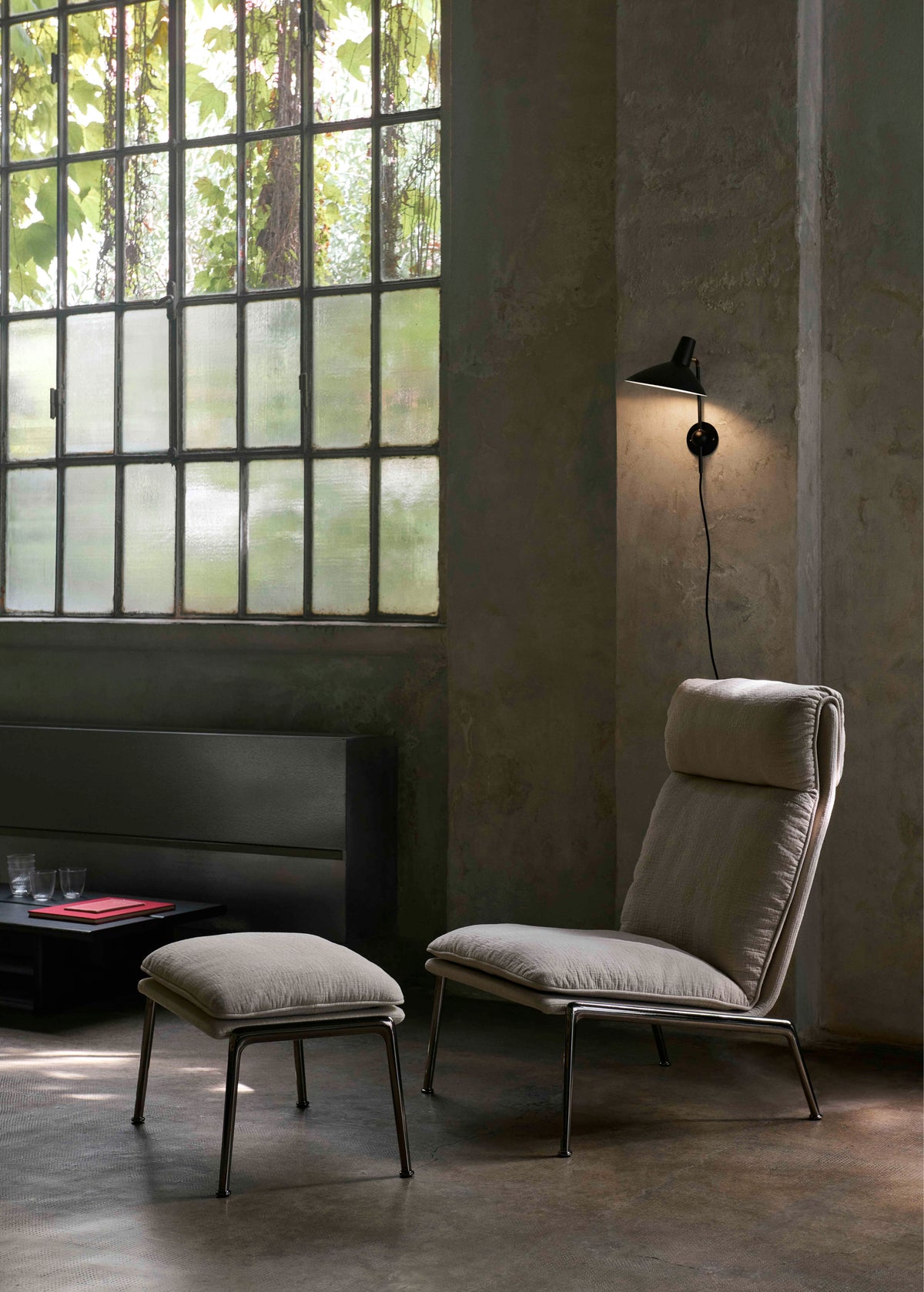 Fauteuil MUNO LN16 gestoffeerd met een zwarte basis