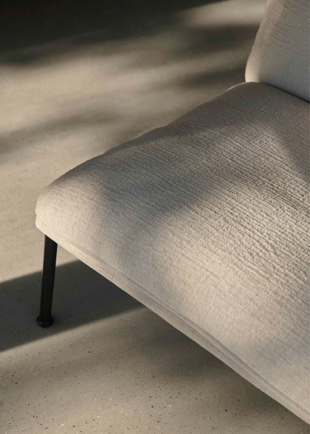 Fauteuil MUNO LN16 gestoffeerd met een zwarte basis