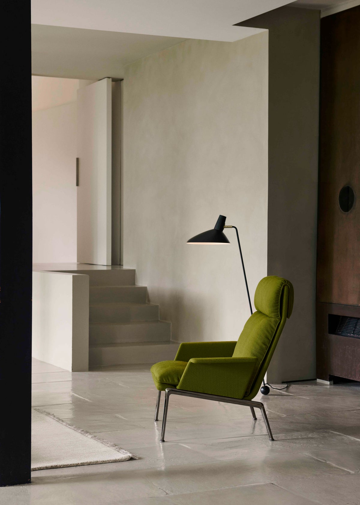 Gevoerde MUNO LN17 fauteuil met een zwarte basis