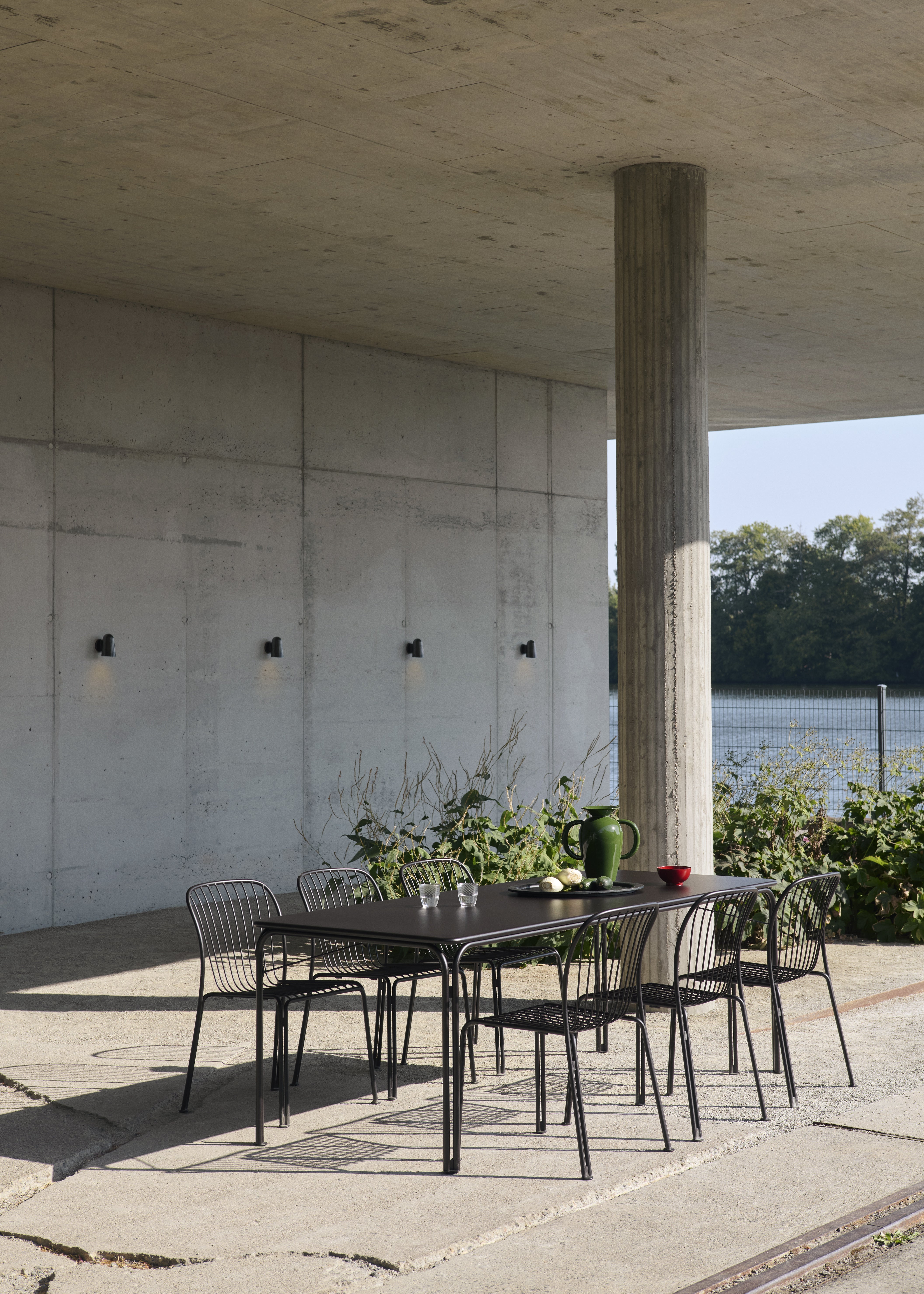 Buiten tafel THORVALD donkergroen